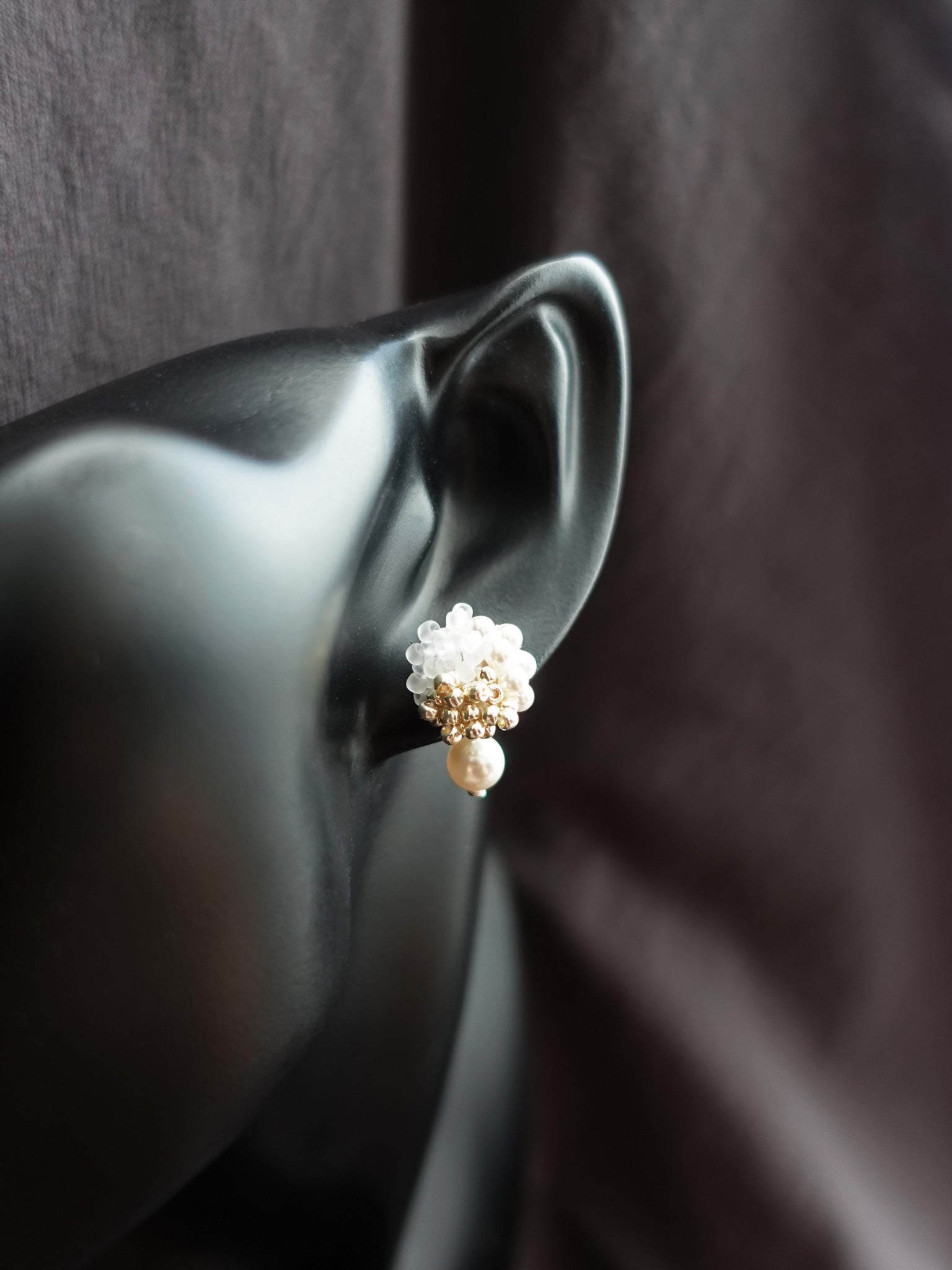 Ariana Mariota Earrings in Cloud White Bust