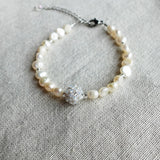 Arwen Bracelet in Grey Front