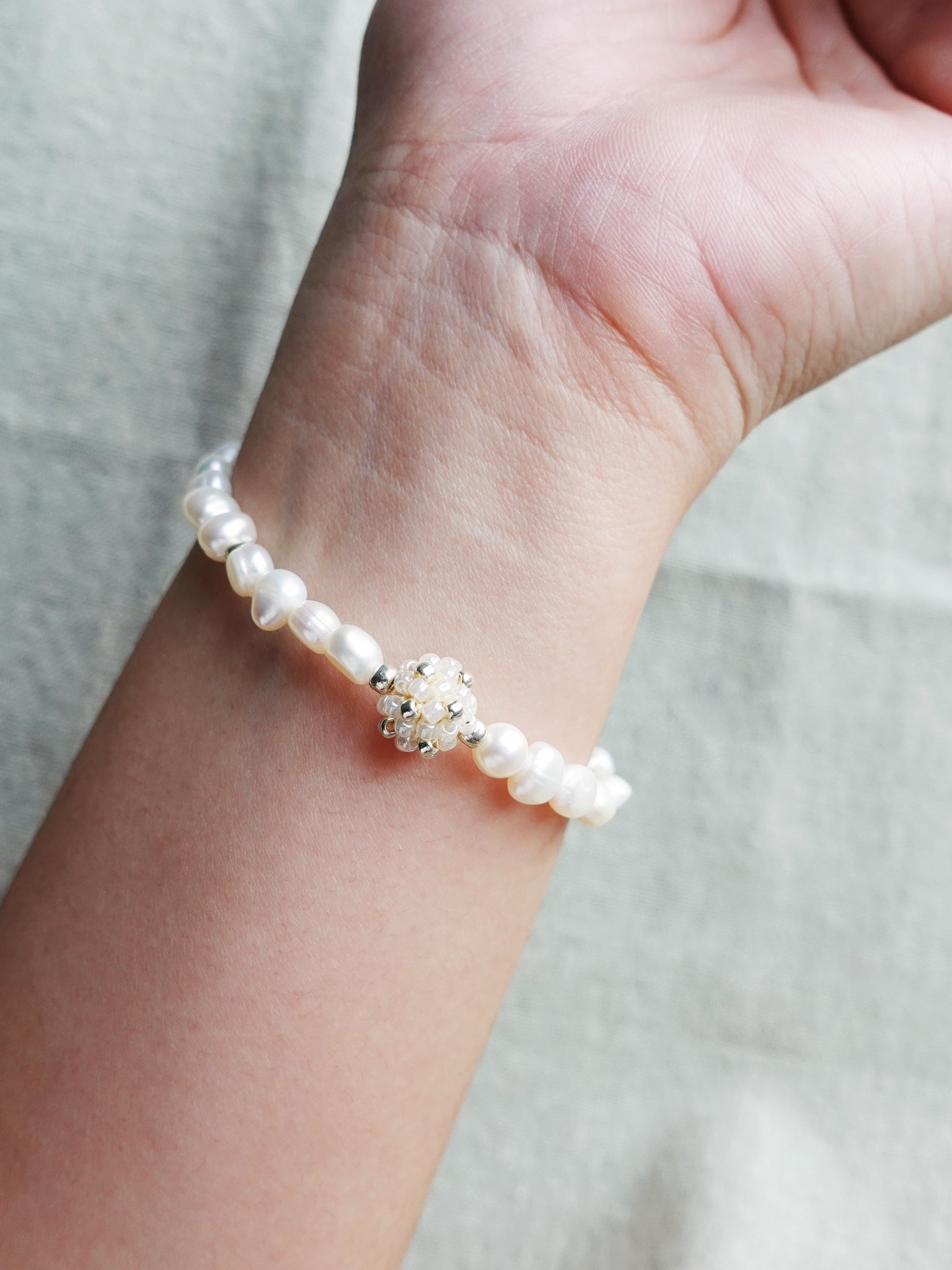 Arwen Bracelet in Ivory Model 1