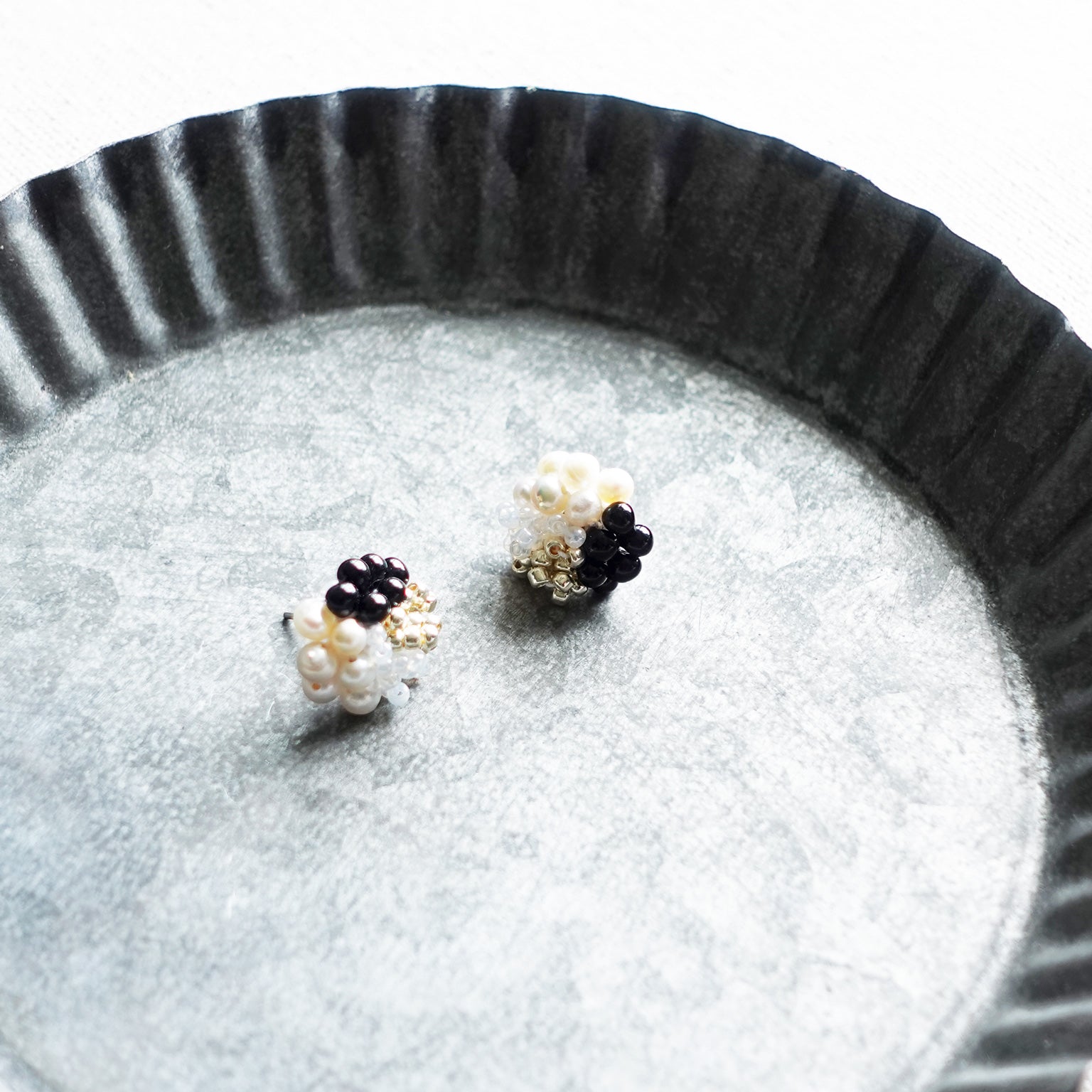 Bada Stud Earrings Tray