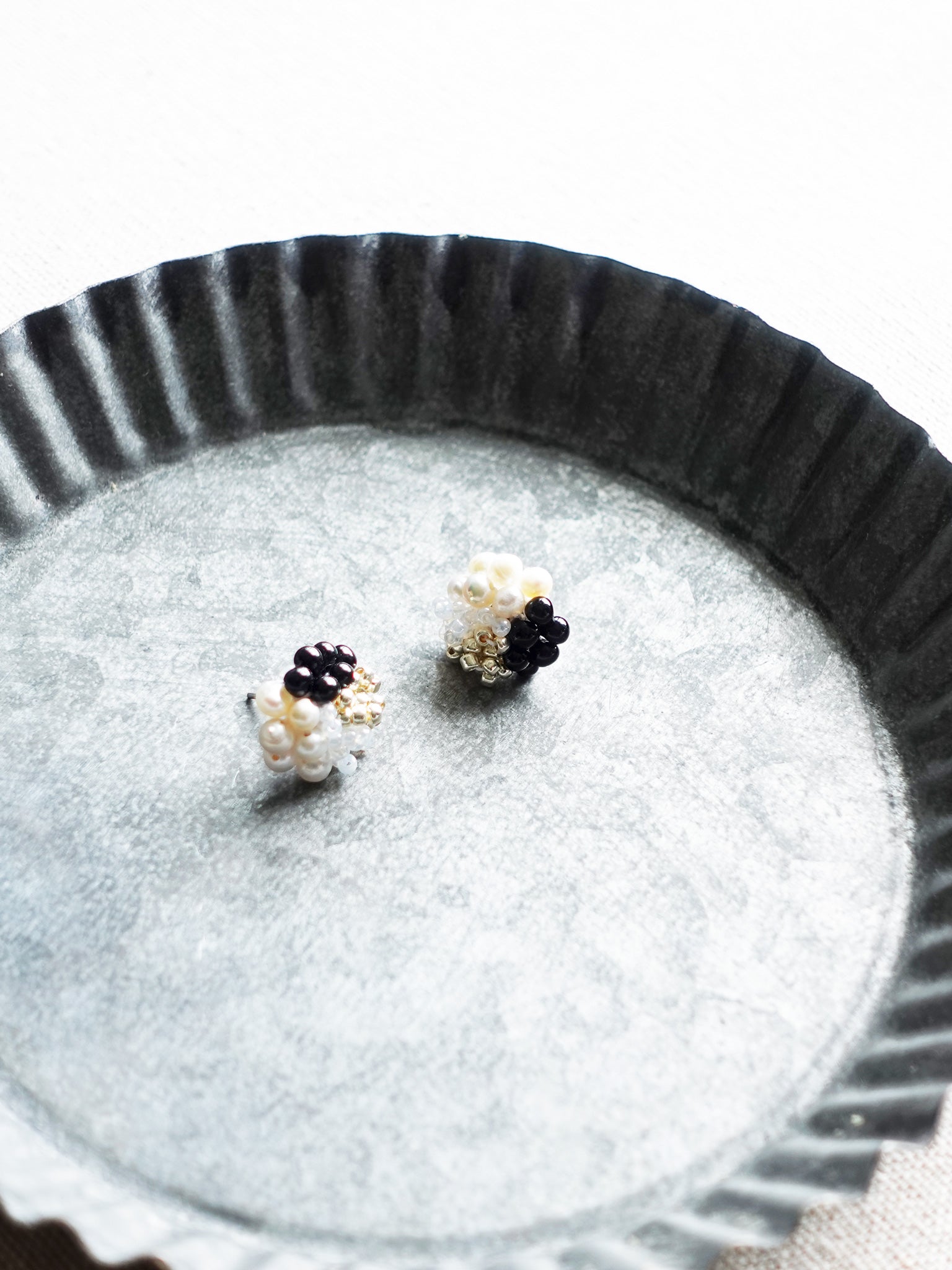Bada Stud Earrings Tray