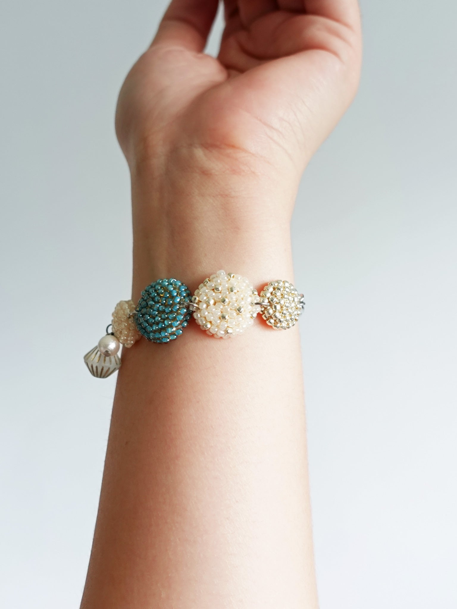 Evardo Bracelet in Ocean Green Hand 1