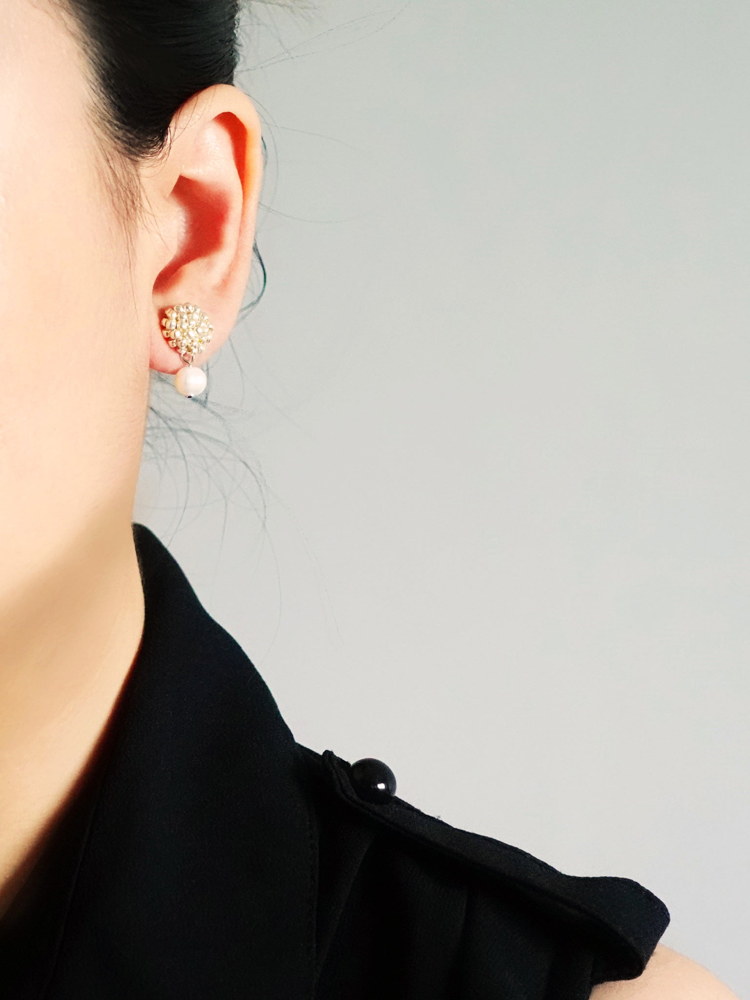 Phoebe Earrings in Gold Model