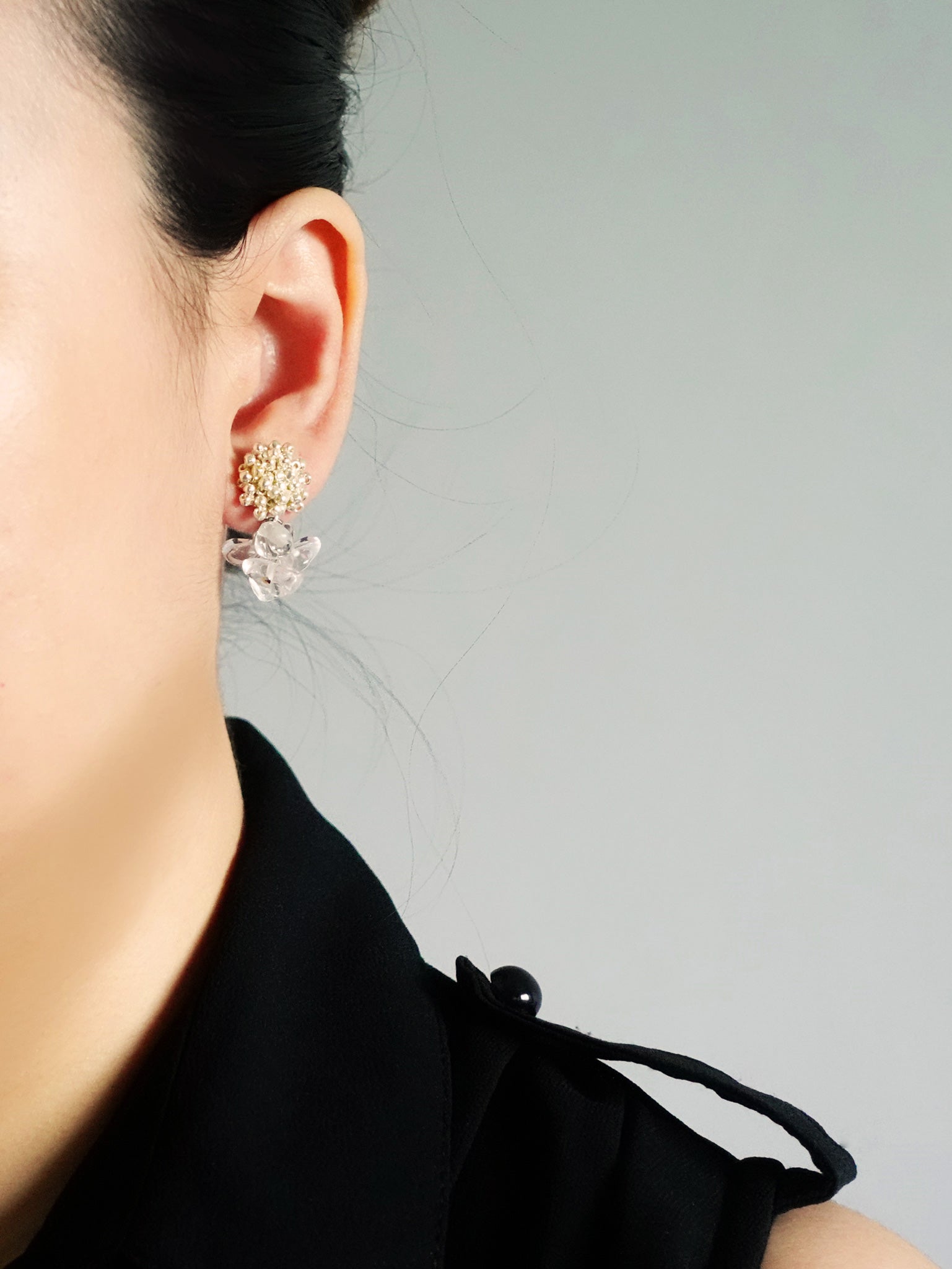 Sereia Quartz Earrings in Gold Model