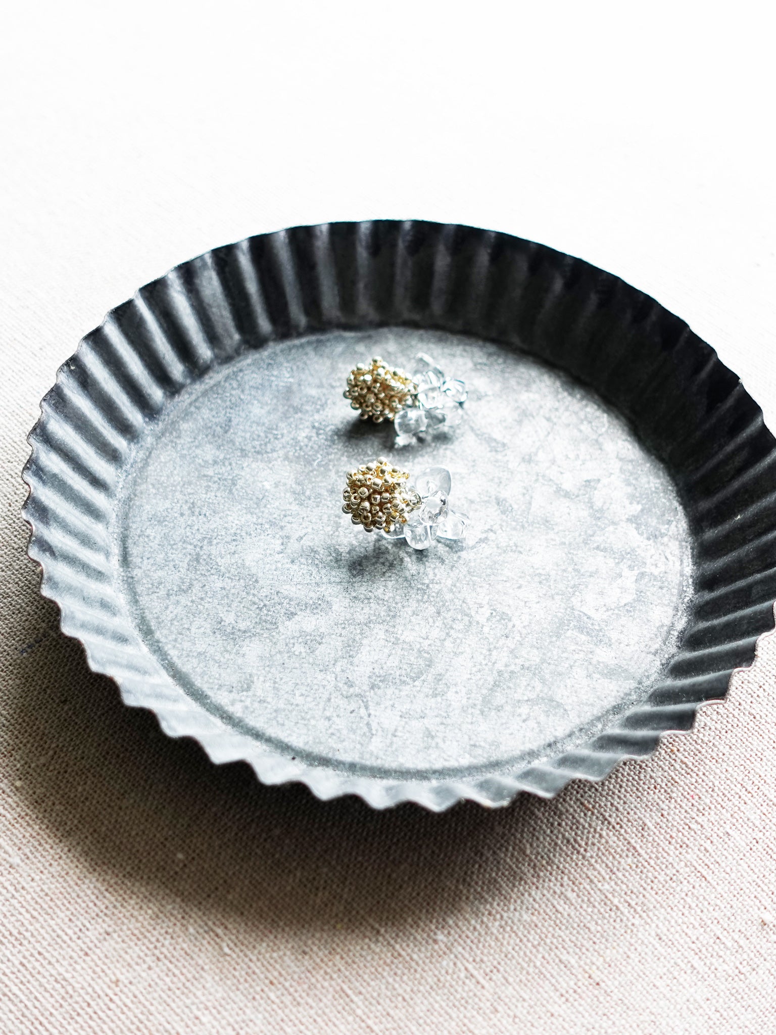Sereia Quartz Earrings in Gold Tray