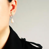 Serena Earrings in Gold Model