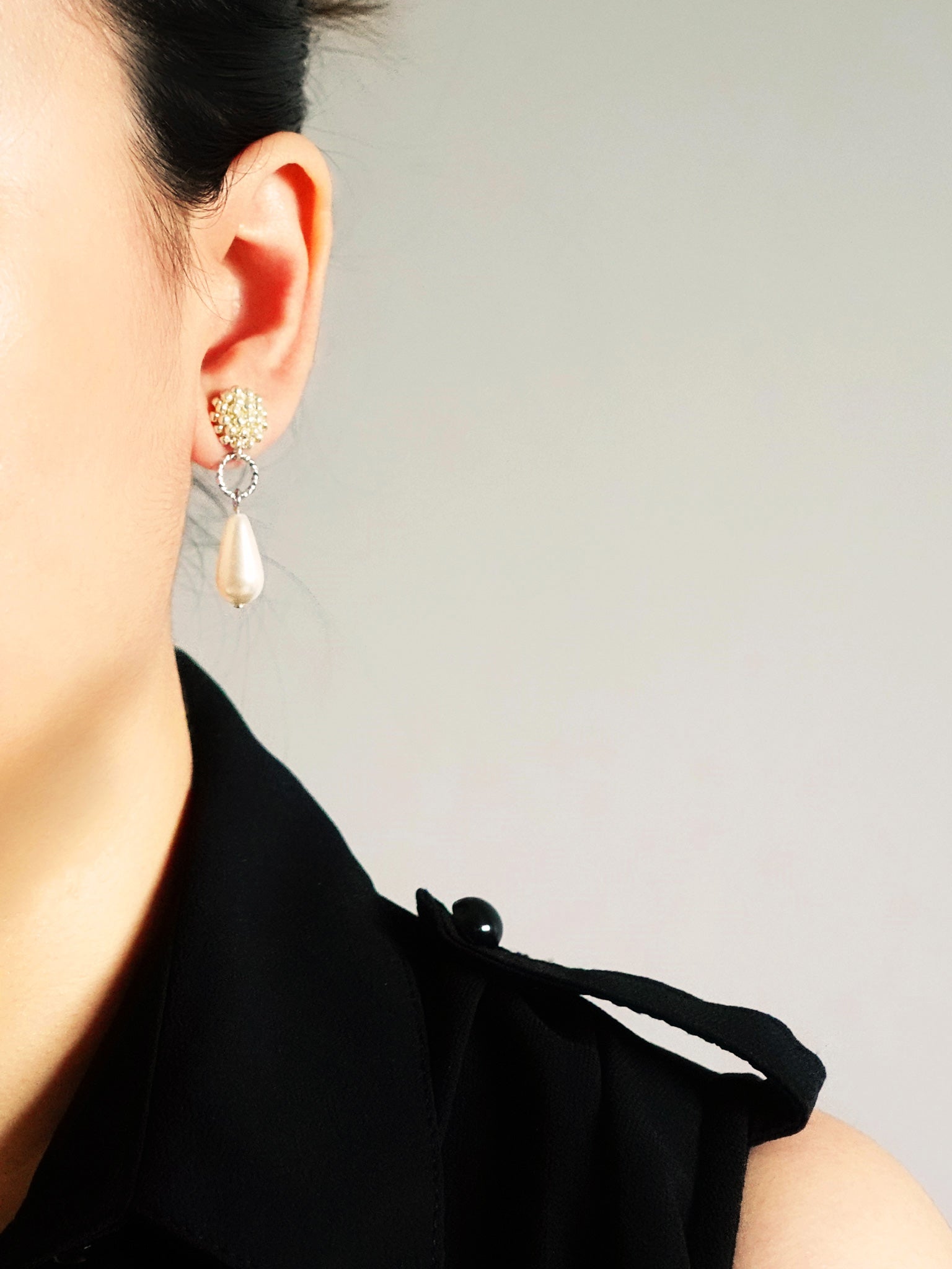 Serena Earrings in Gold Model
