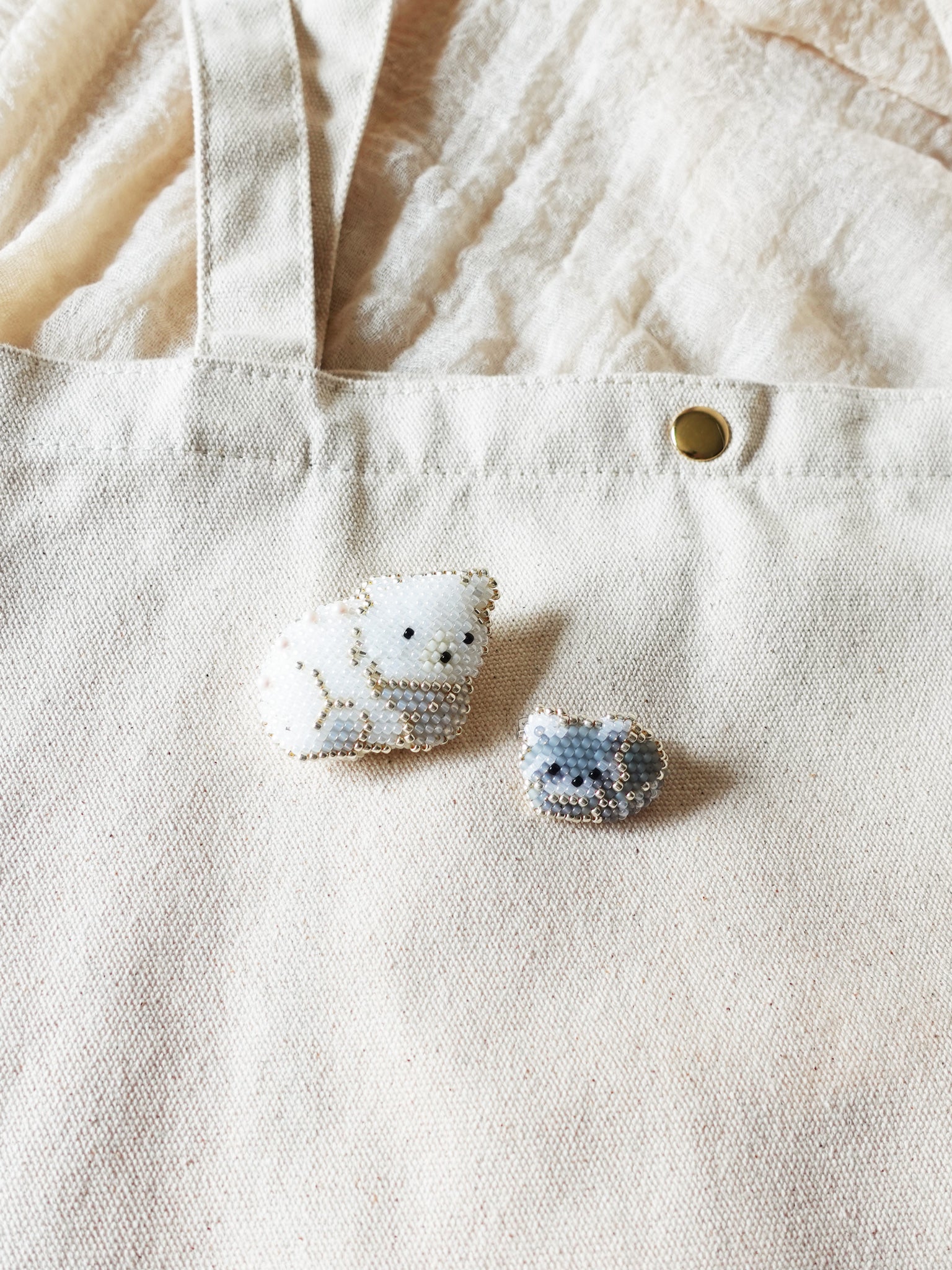 White Bear Small Raccoon Loaf Brooch Pin Bag