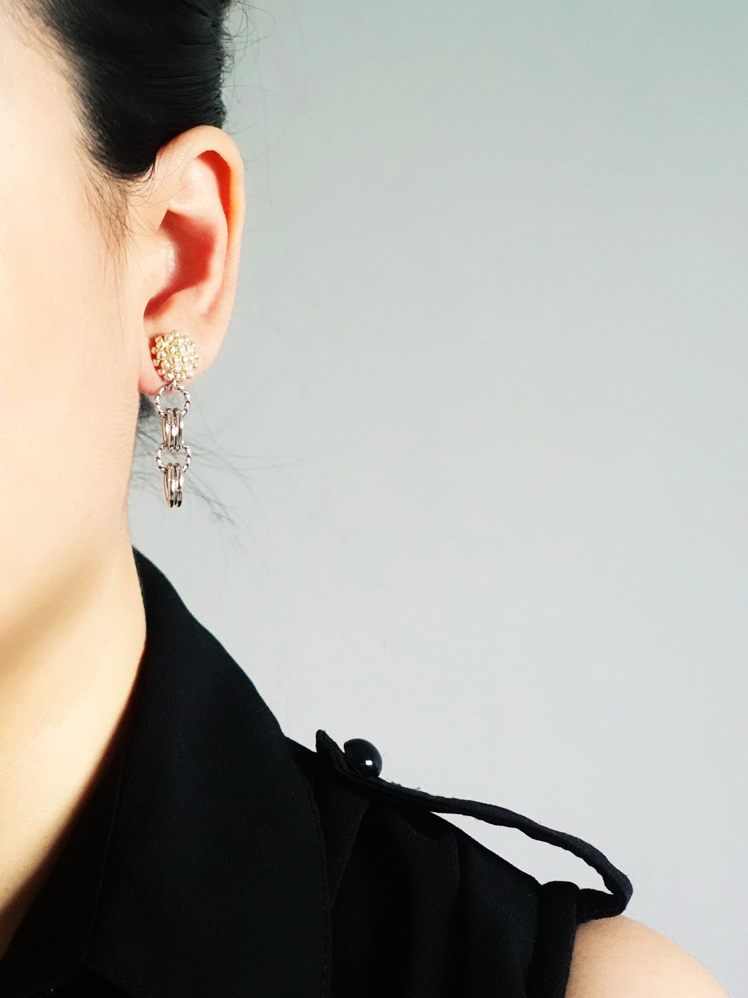 Xanthia Earrings in Gold Model