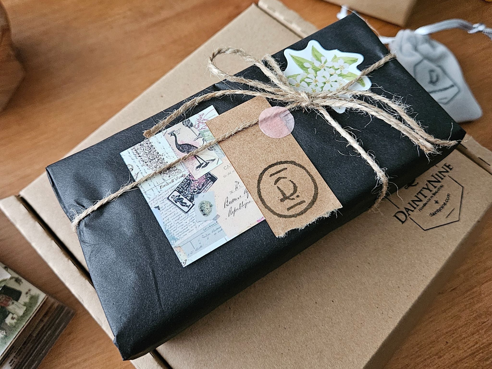 gift wrap design rustic black