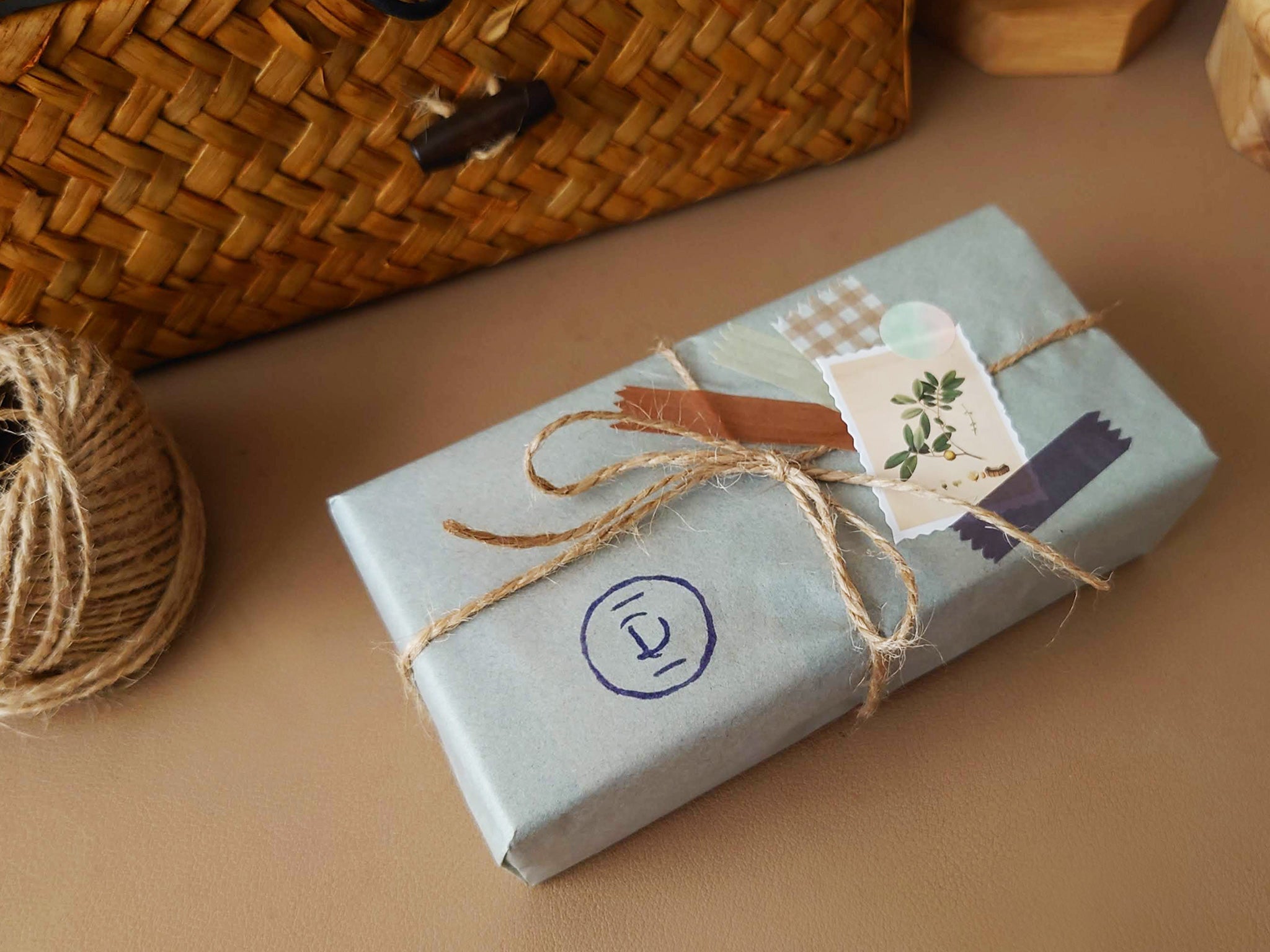 gift wrapping simple rustic 2 grey left