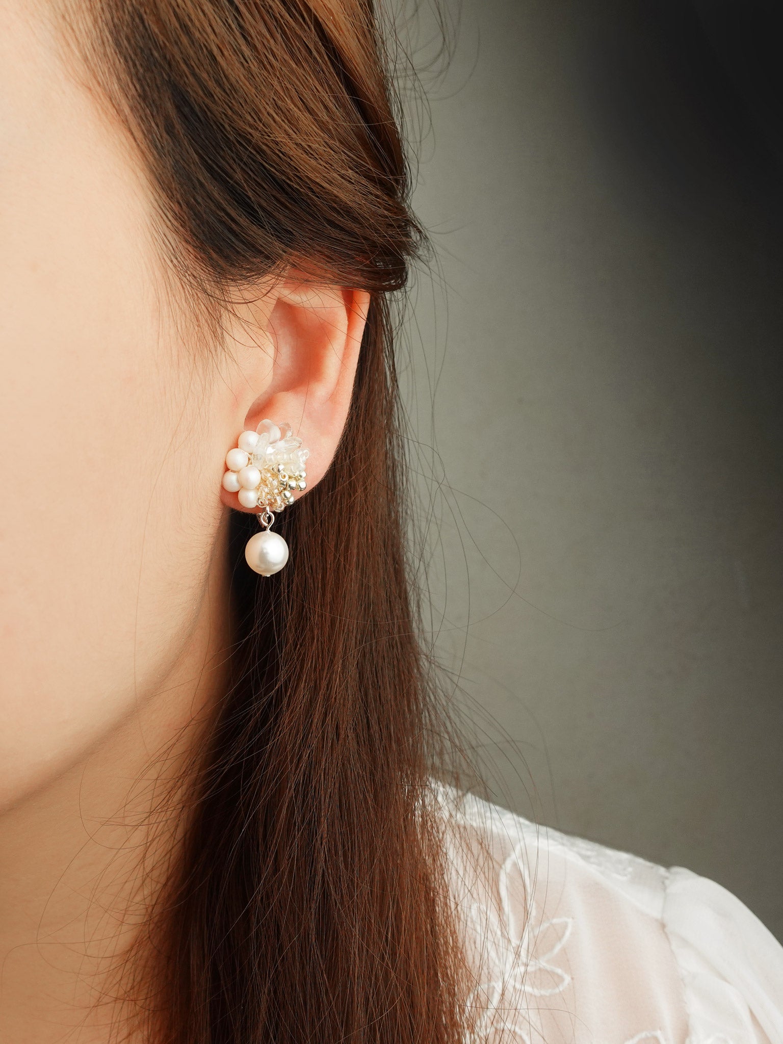 Anastasia Mariota Clip-on Earrings in Ivory Model
