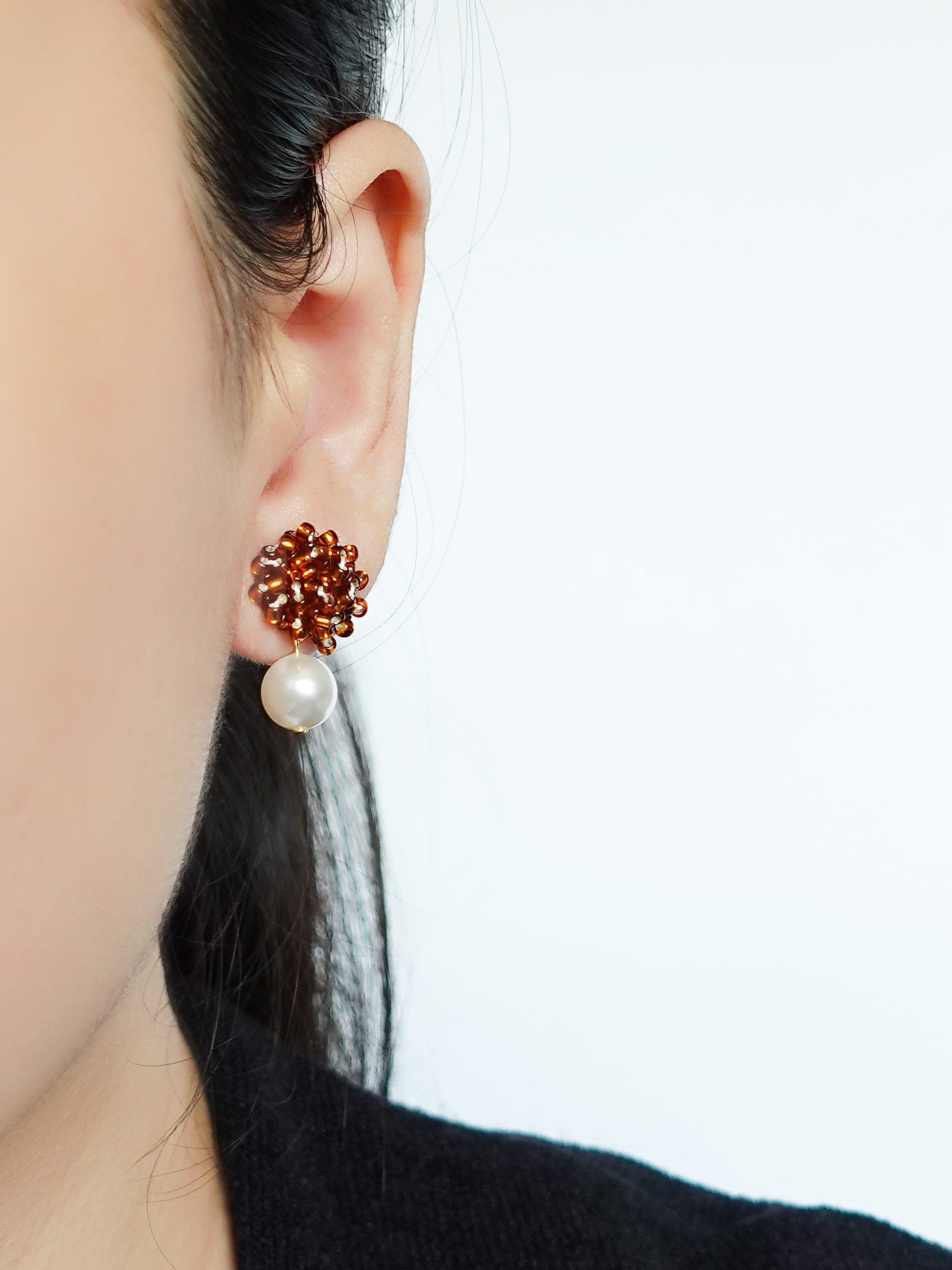 Ariel Mariota Earrings in Dark Amber Model