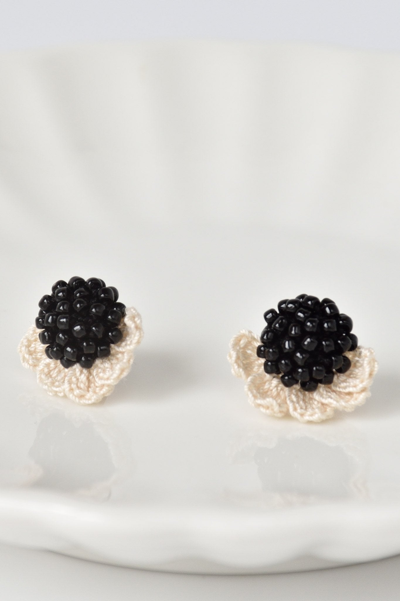 Beads Crochet Coneflower Studs in Black Right