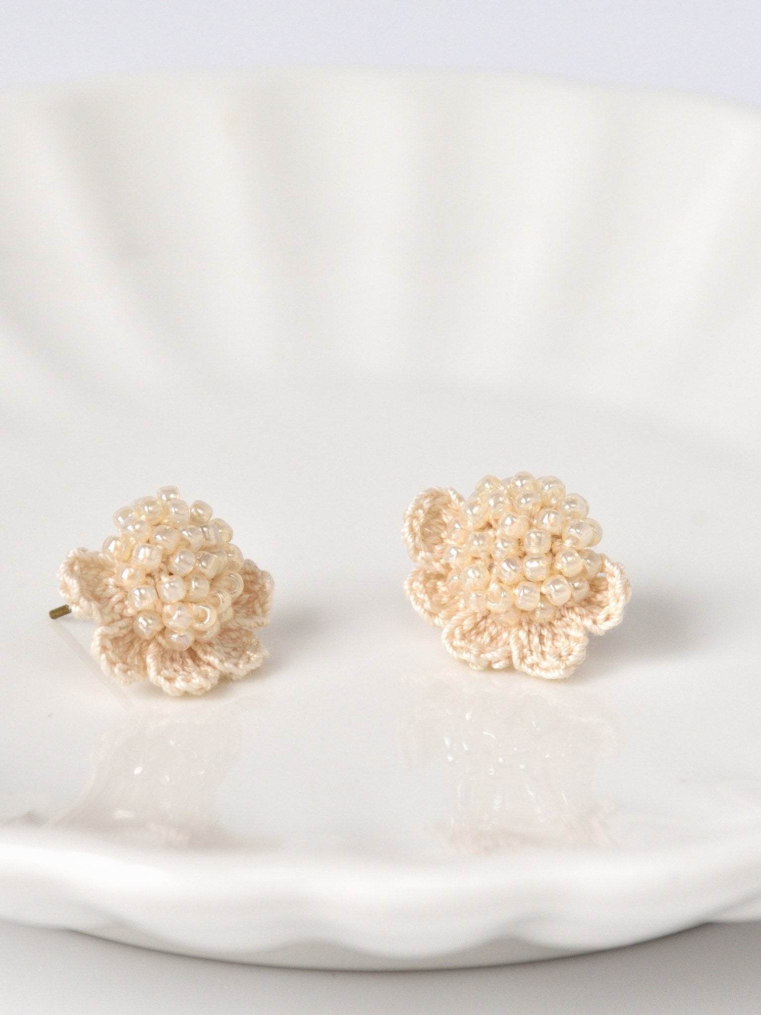 Beads Crochet Coneflower Studs in Ivory Left