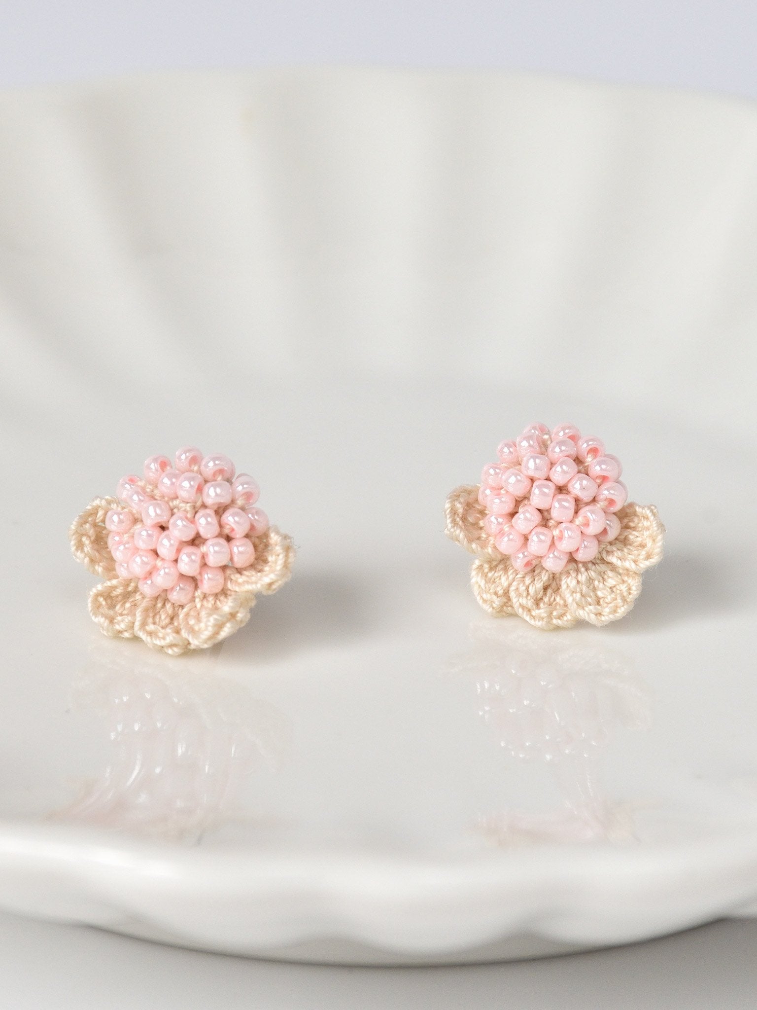 Beads Crochet Coneflower Studs in Pink Left