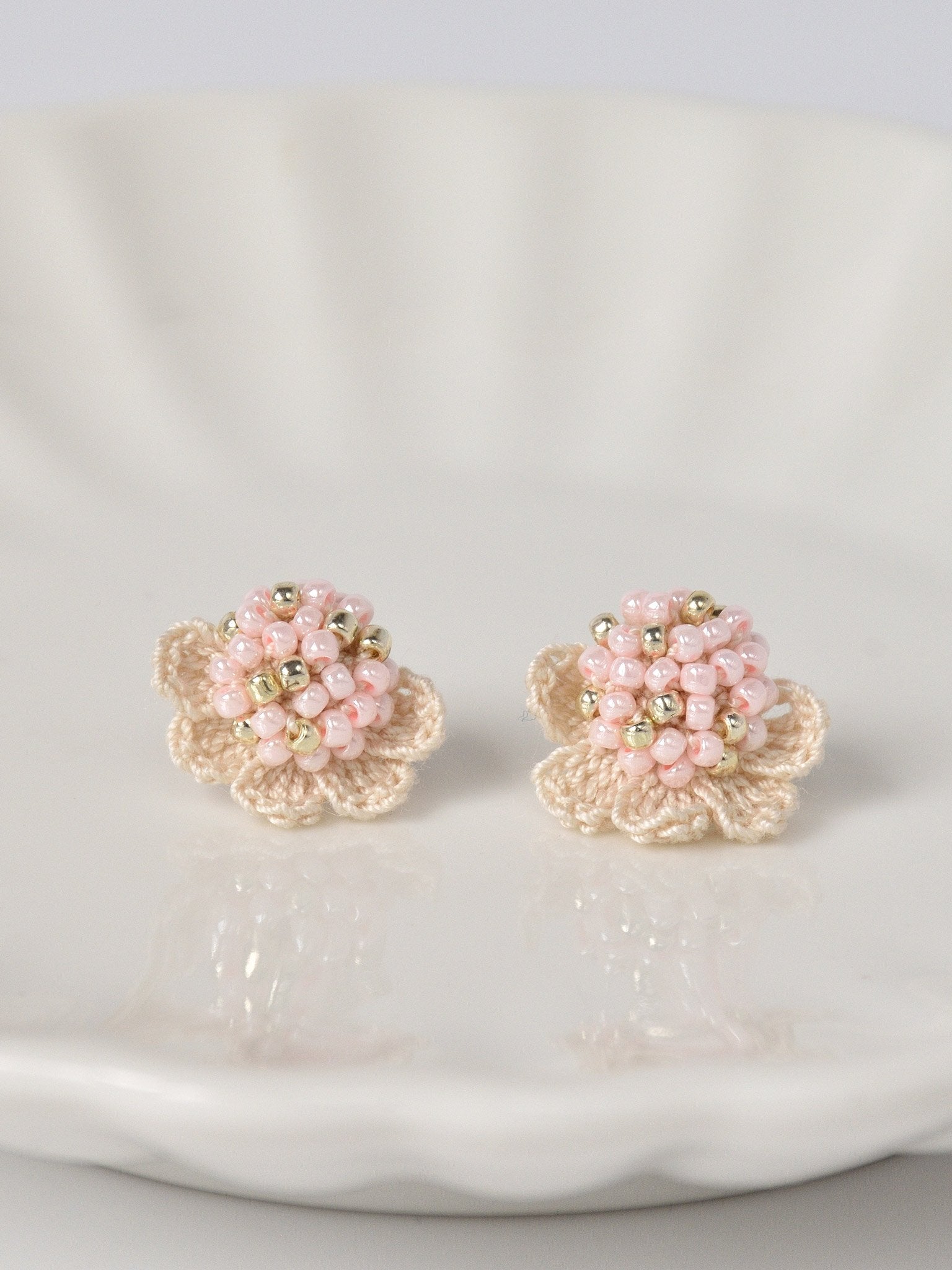 Beads Crochet Coneflower Pepper Studs in Pink Front