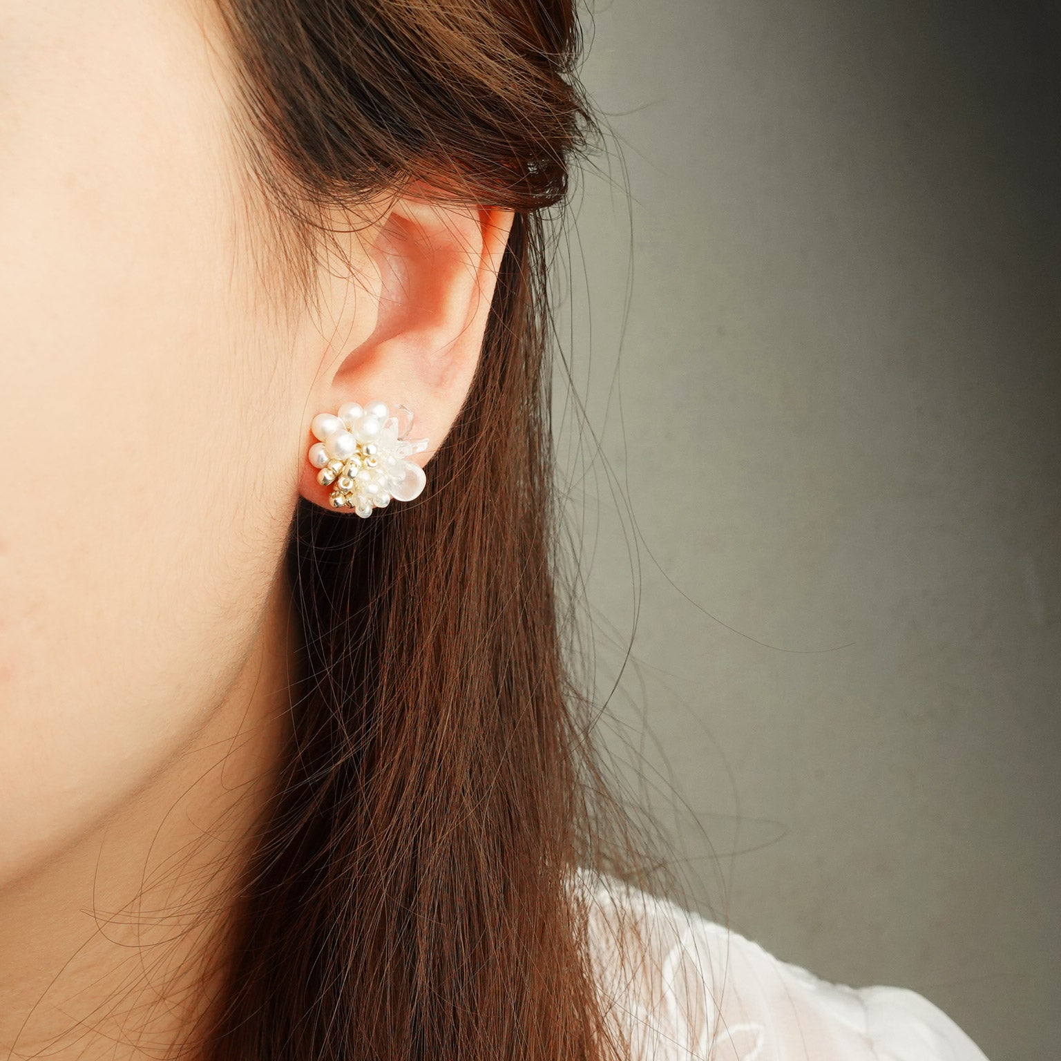 Diana Stud Earrings in Gold Model