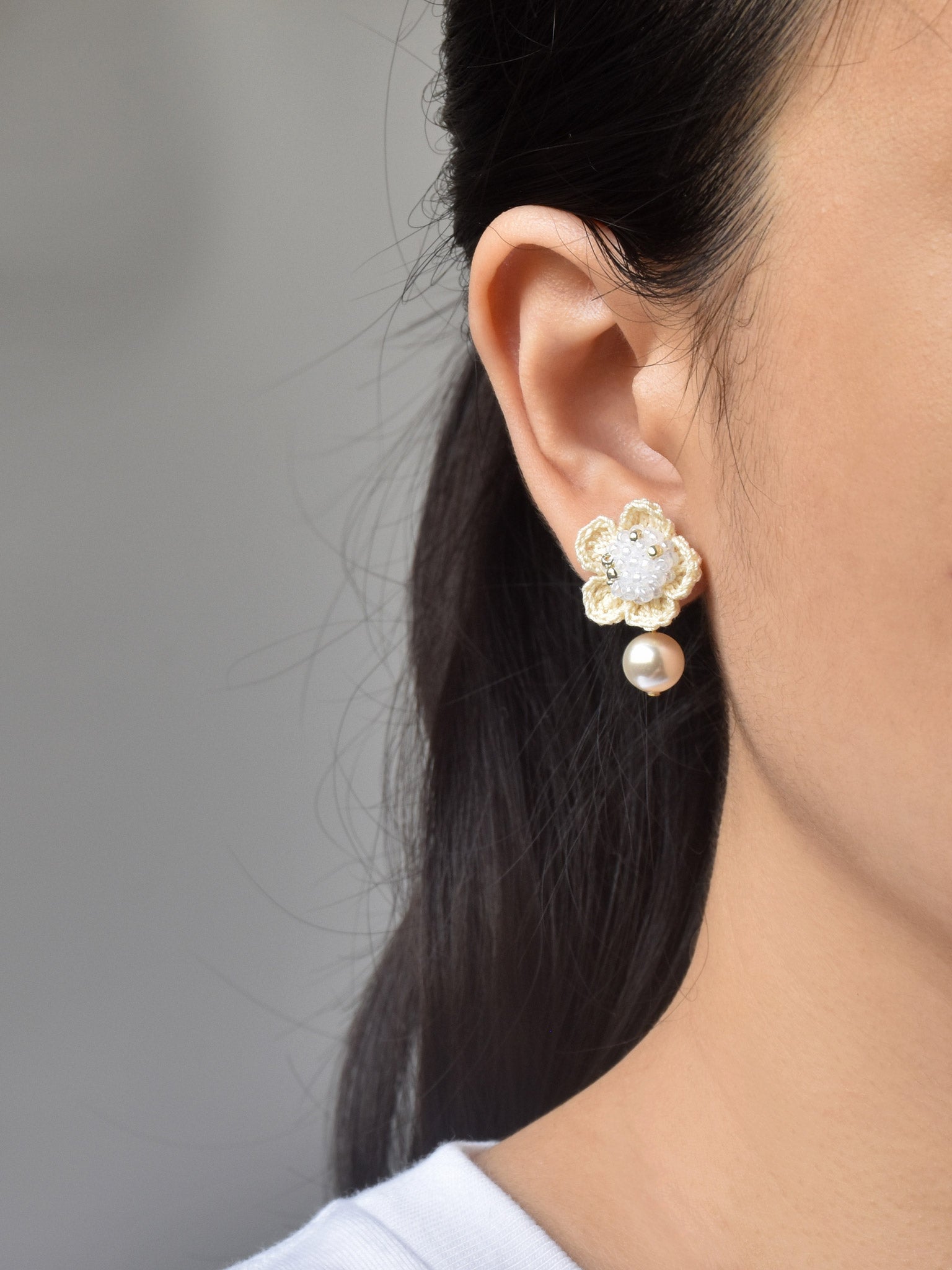 Floral Mariota Earrings Model