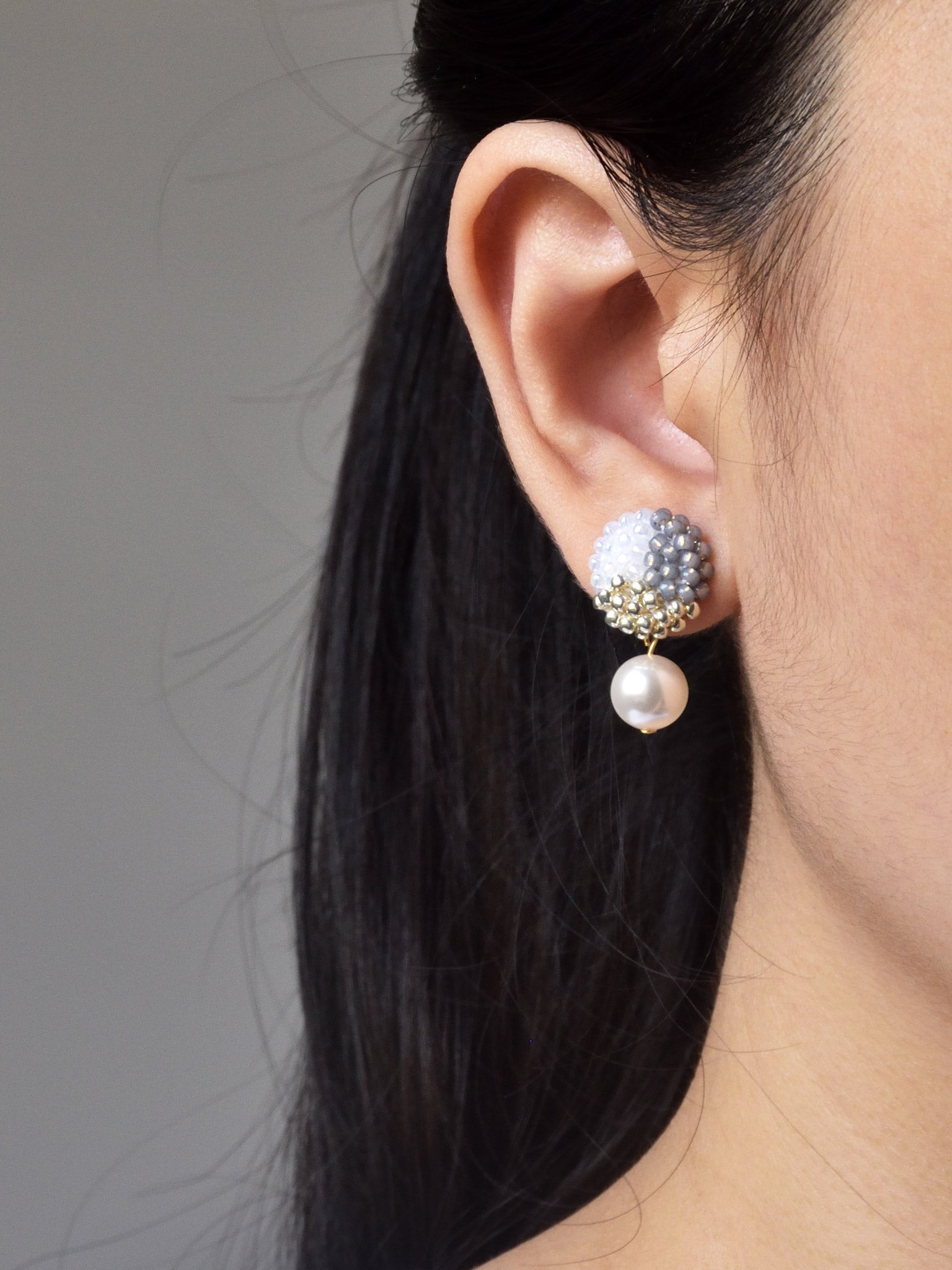 Mariota Trio Earrings in Grey Model