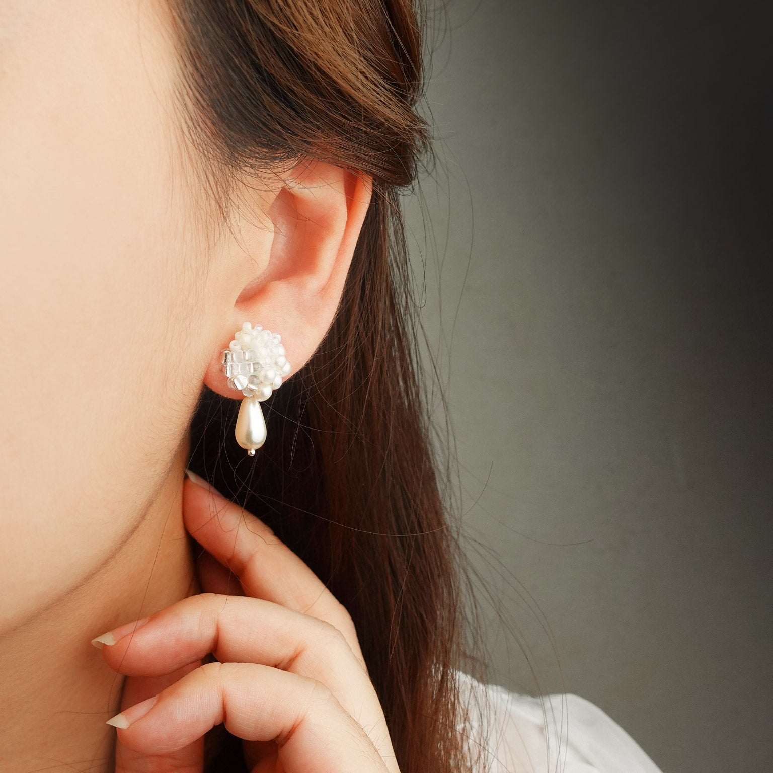 Marshmallow Ariel Teardrop Mariota Earrings Model