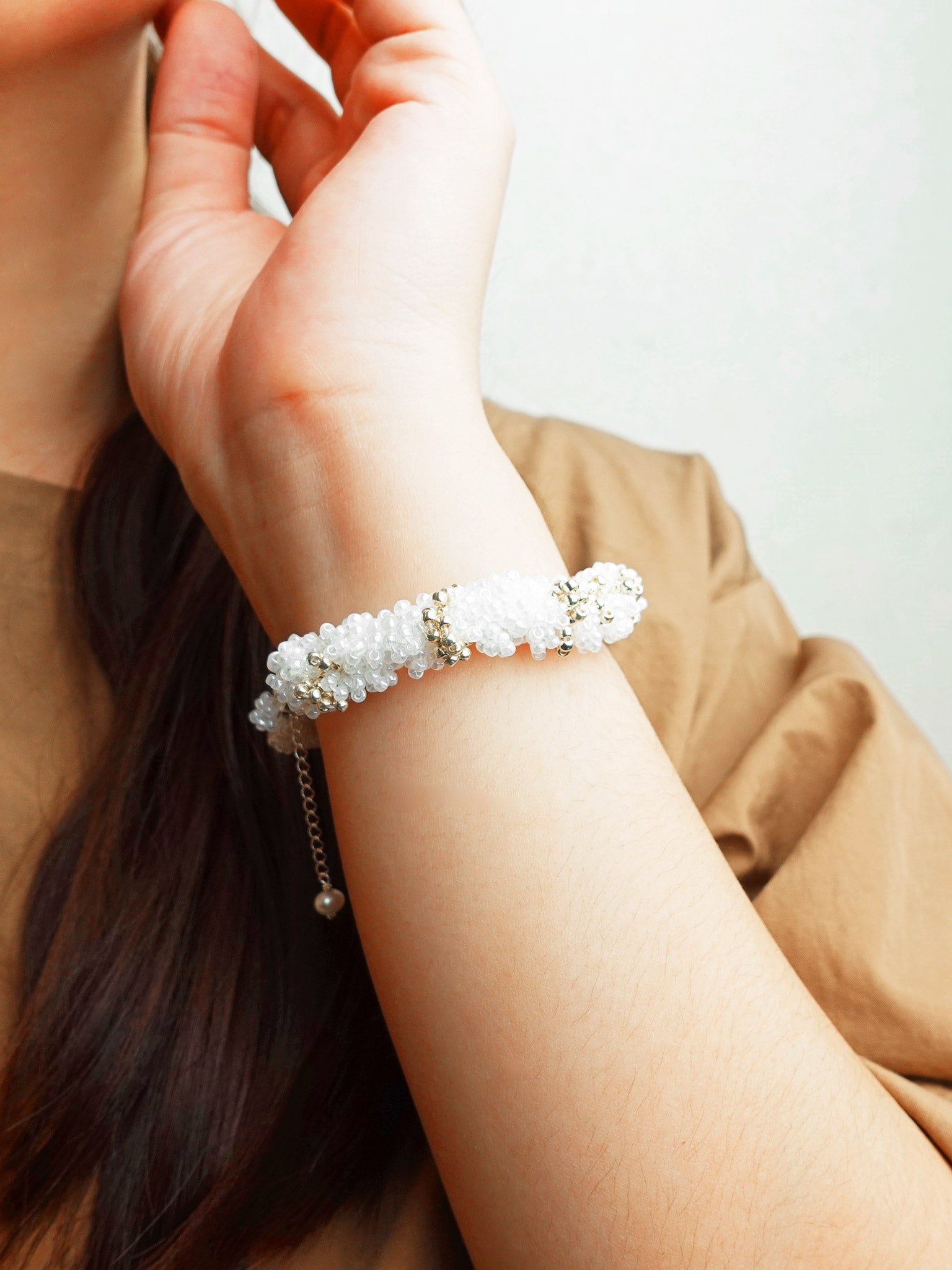 Meadow Star Dust Bracelet in White Model 1