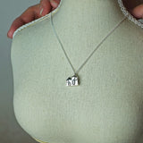 Terrace Houses Necklace II Model hands