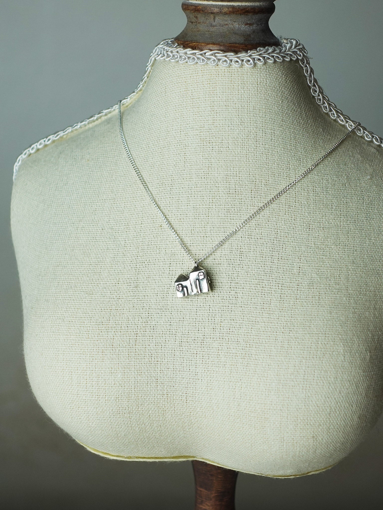 Terrace Houses Necklace III Model