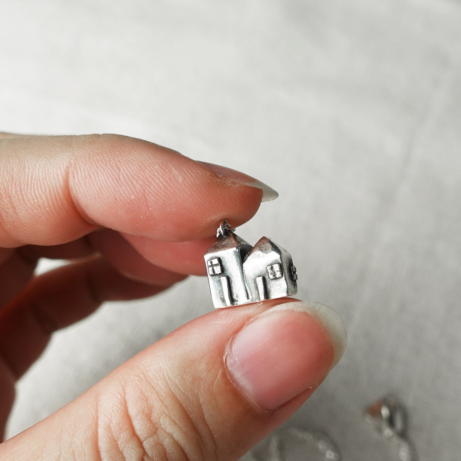 Terrace Houses Necklace IV Hand