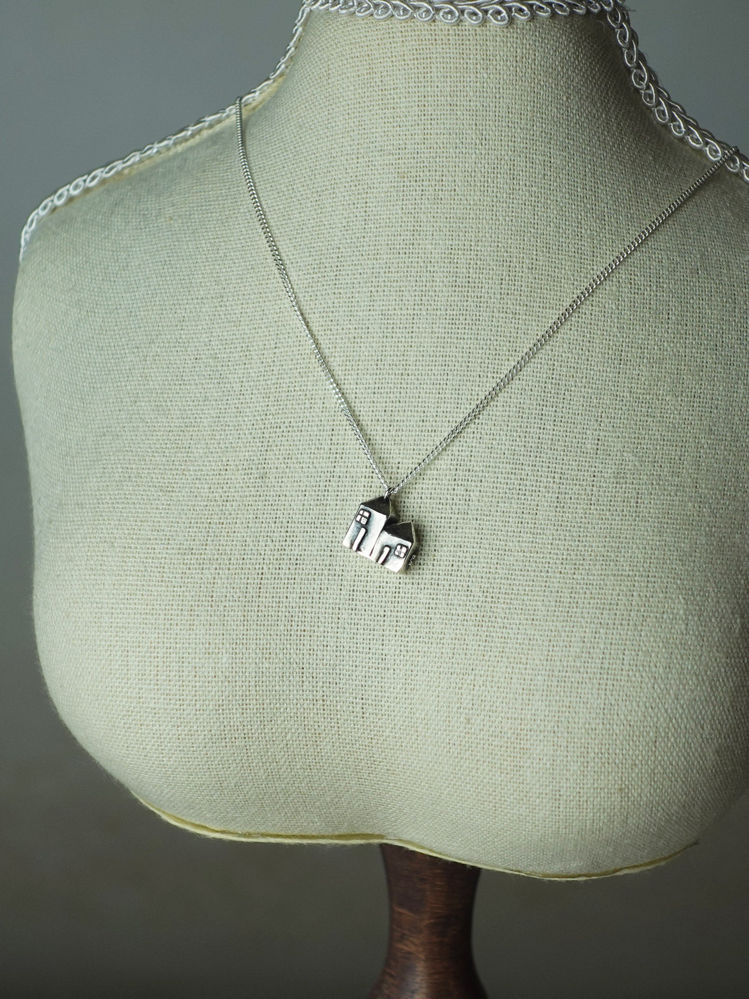 Terrace Houses Necklace IV Model
