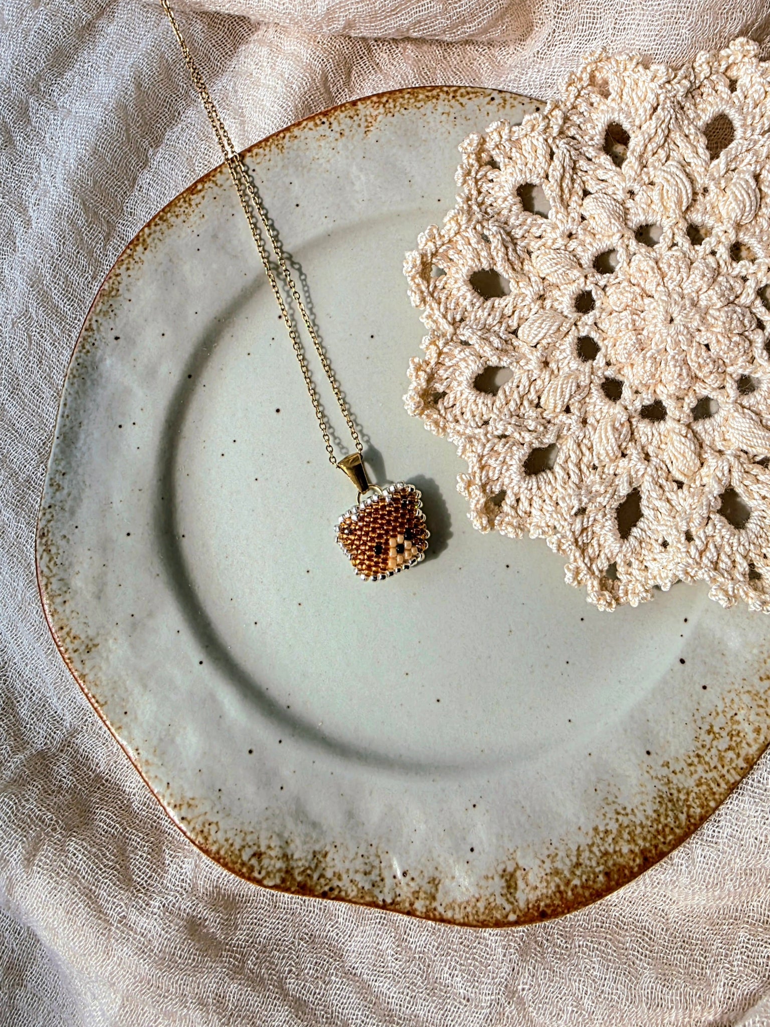 Brown bear necklace left