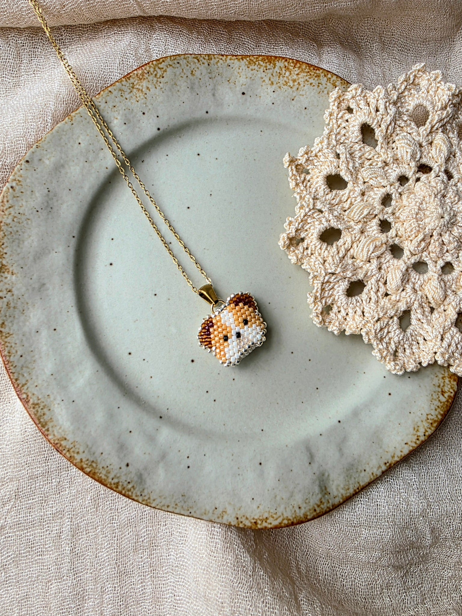 Bulldog necklace left