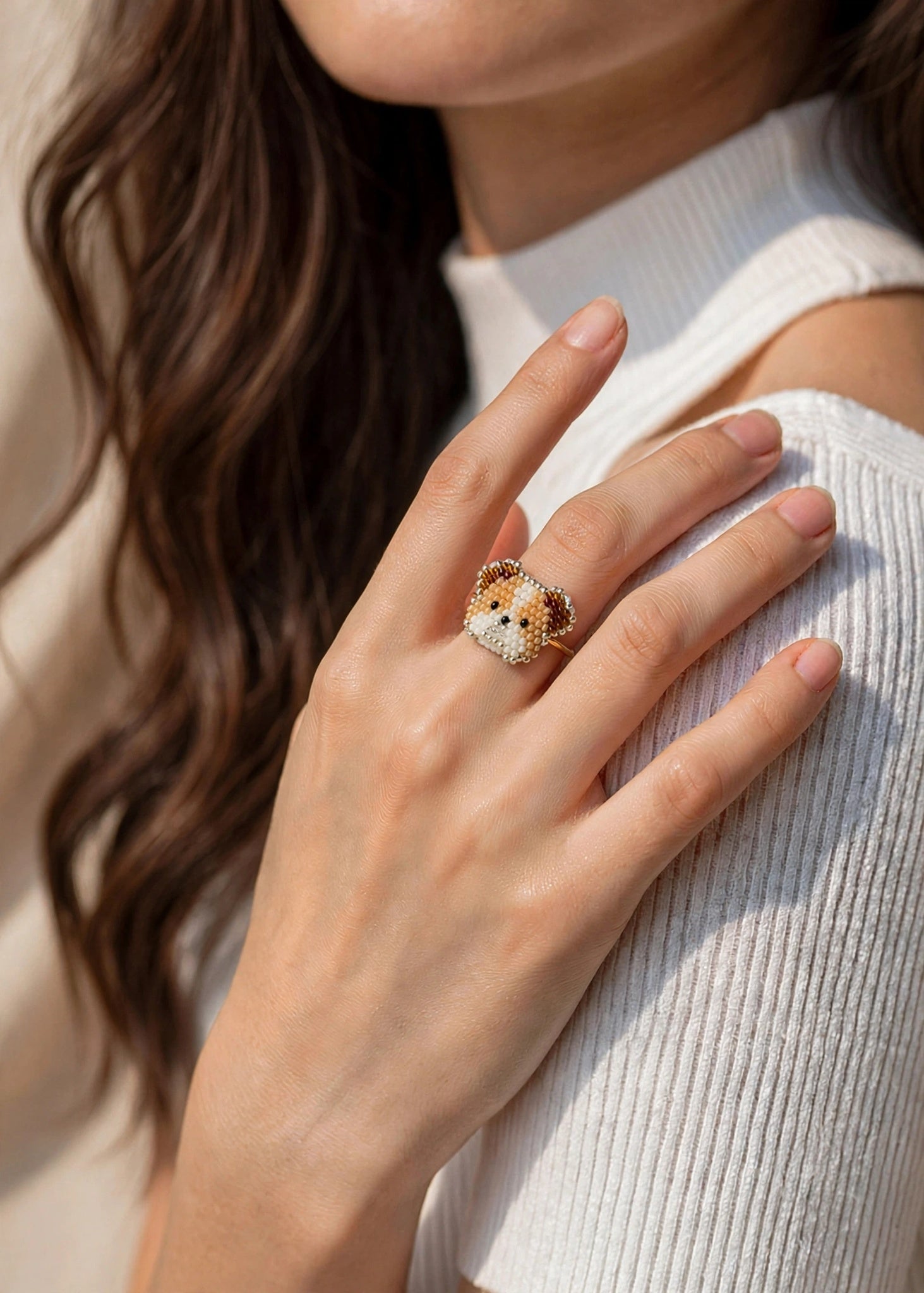 Bulldog ring on model