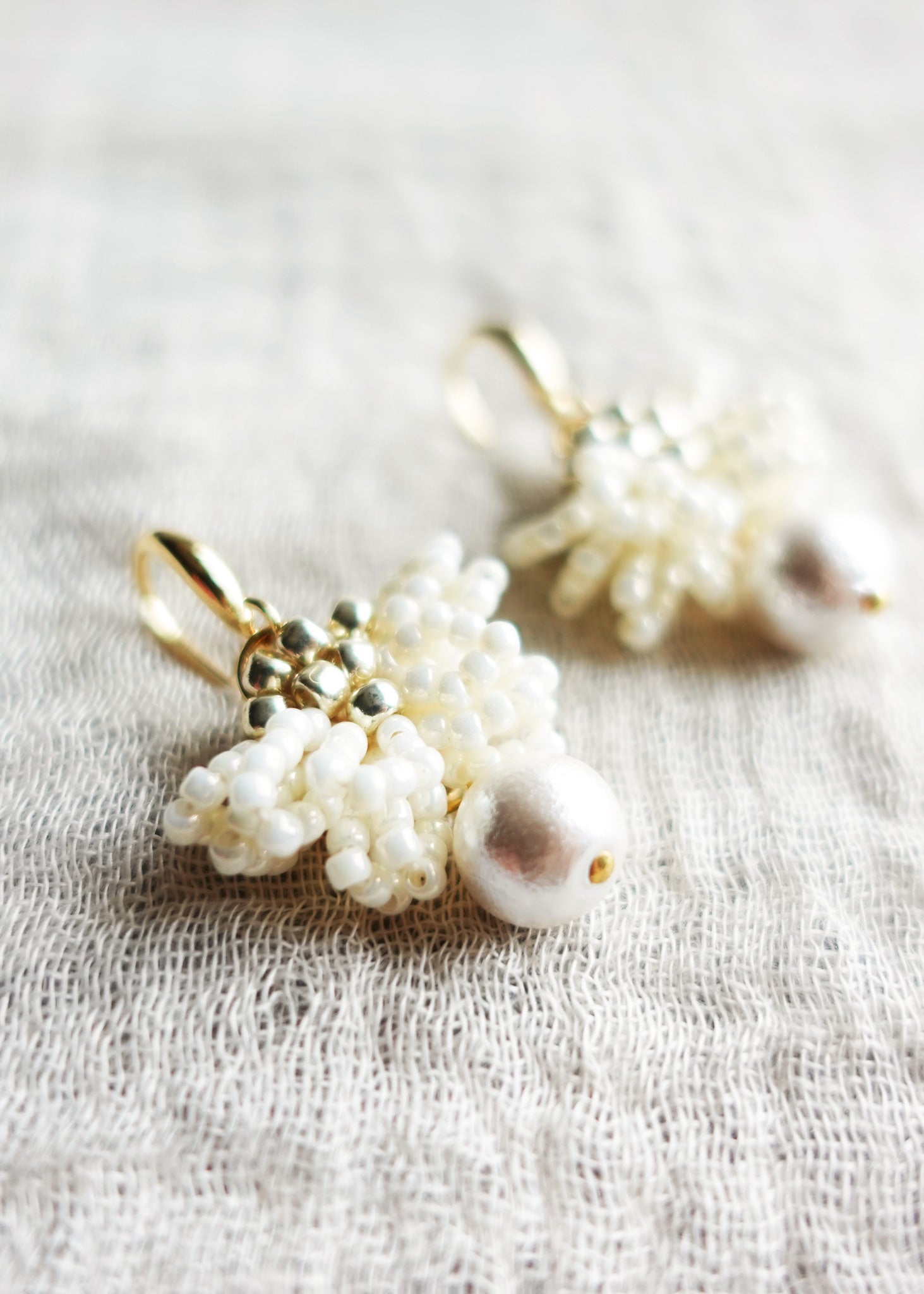 Camellia Clo Snowball Dangle Earrings Pearl