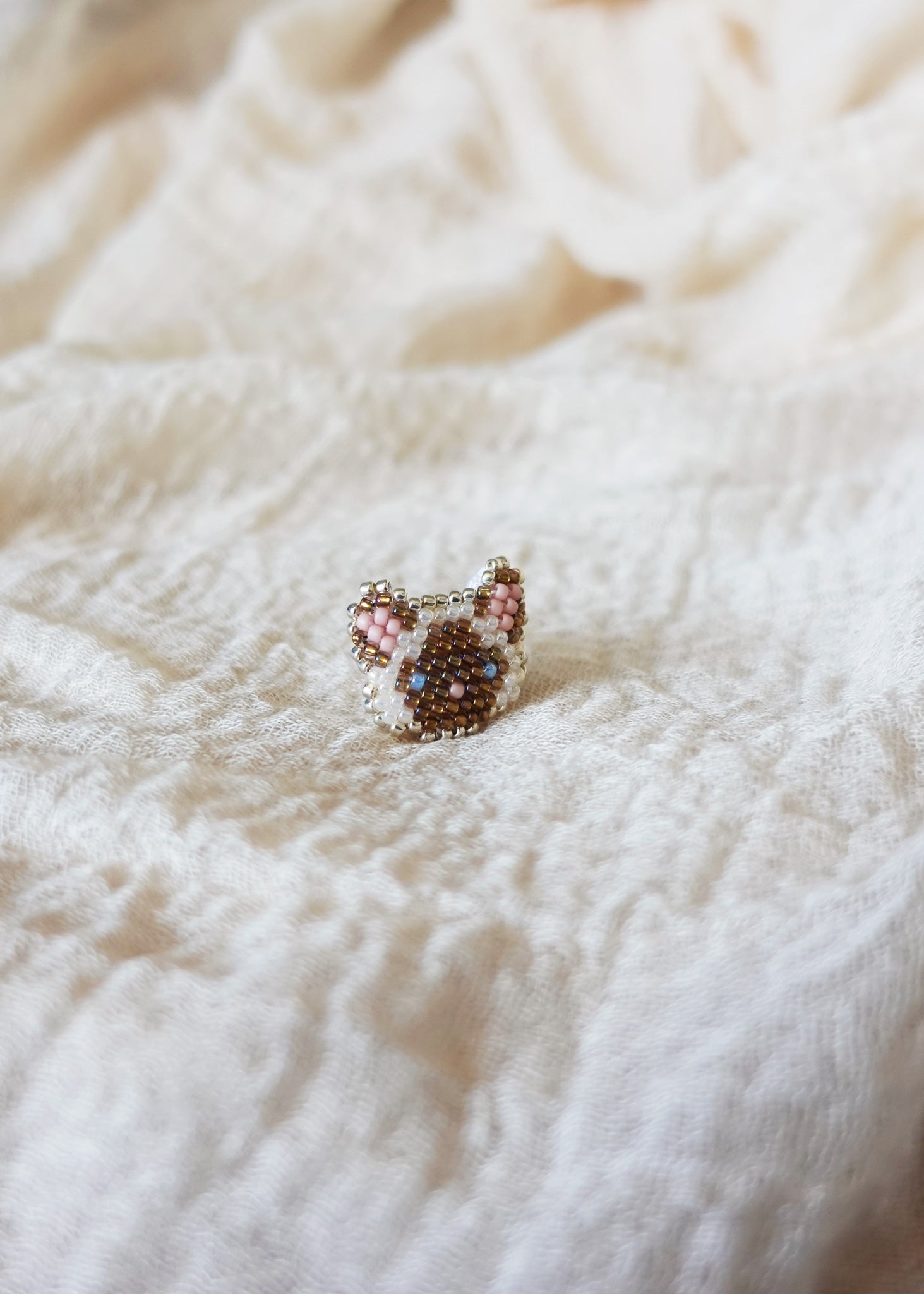 Colorpoint Cat Ring in Chocolate Left