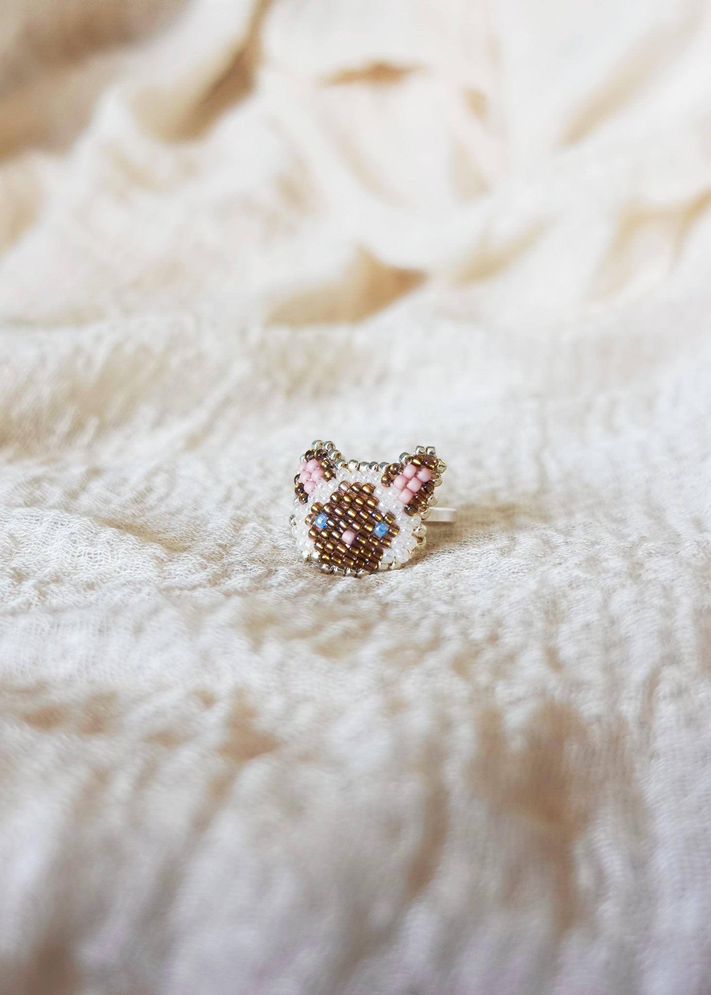 Colorpoint Cat Ring in Chocolate Right