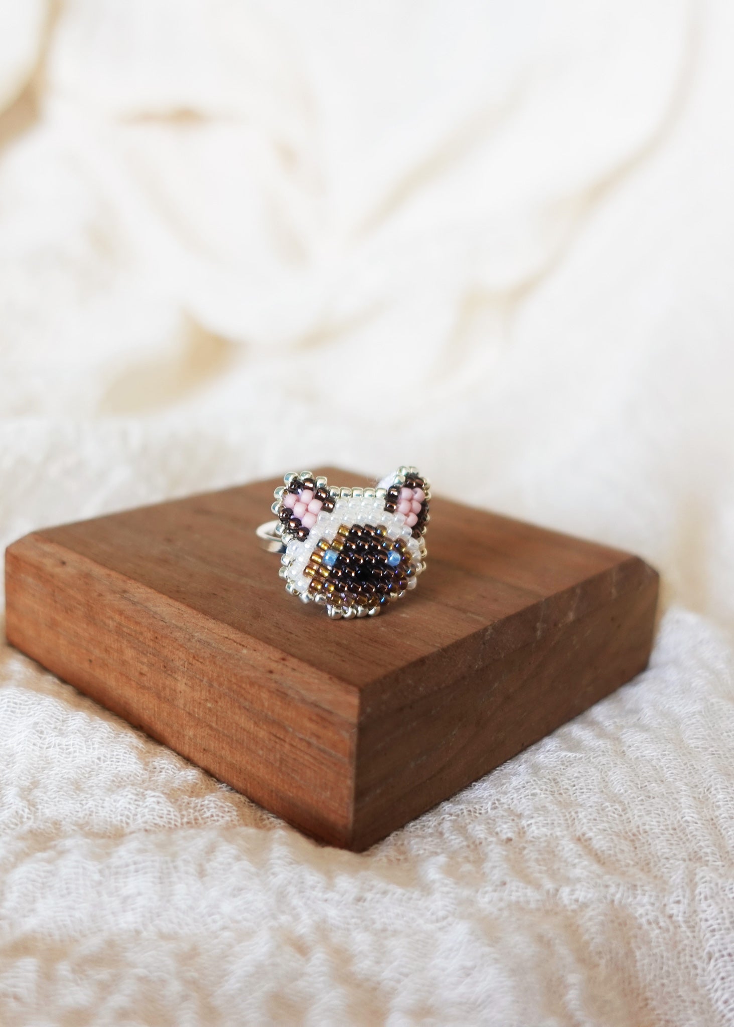 Colorpoint Cat Ring in Seal Display Left