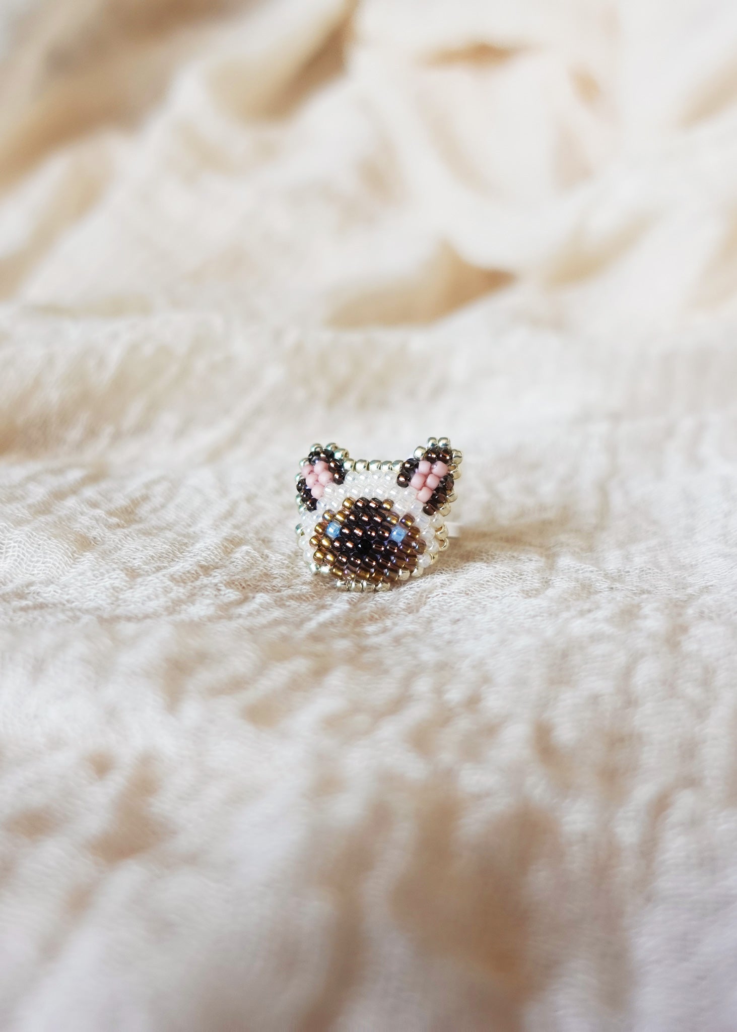 Colorpoint Cat Ring in Seal Front