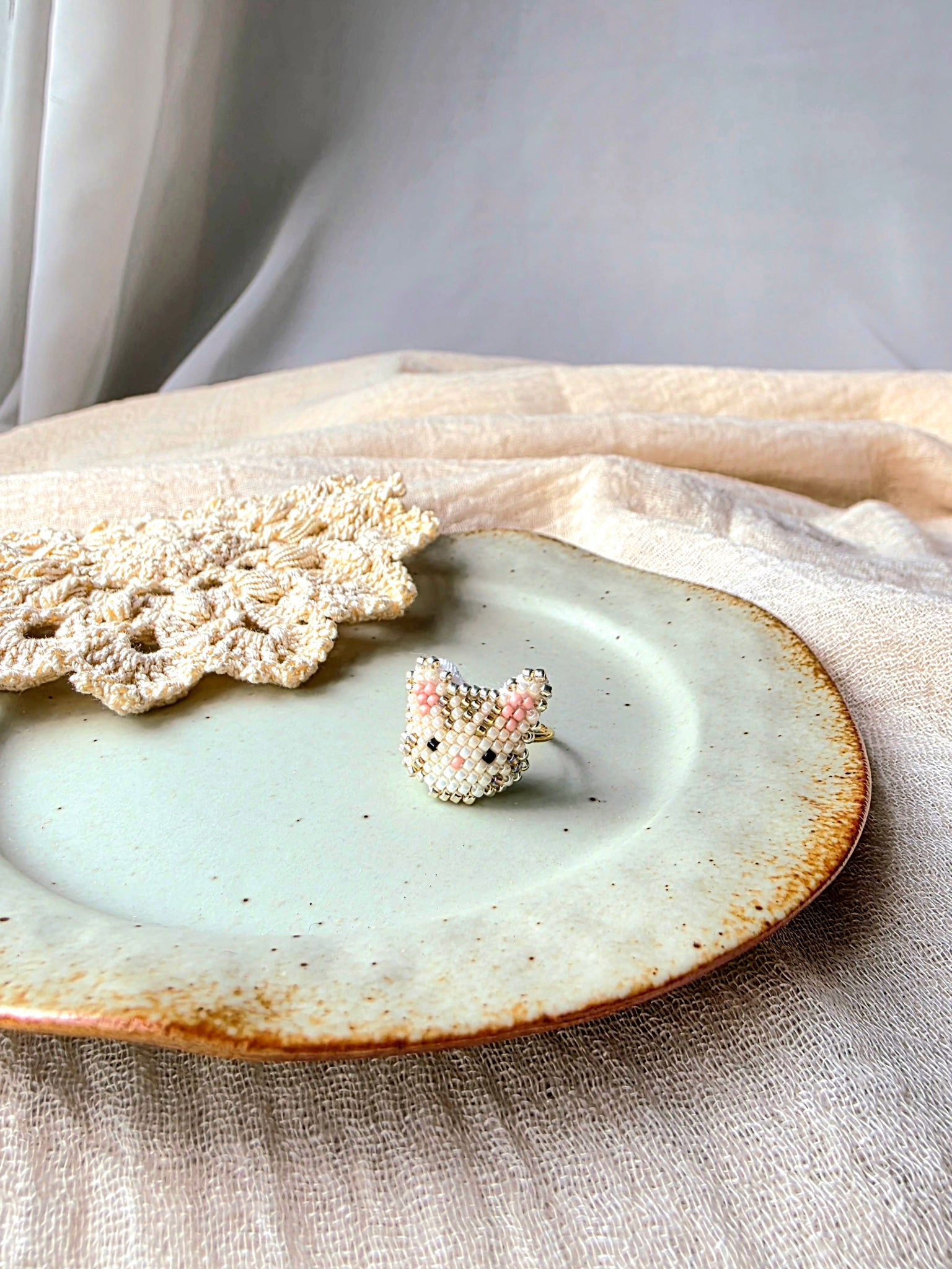 Cream tabby cat ring front