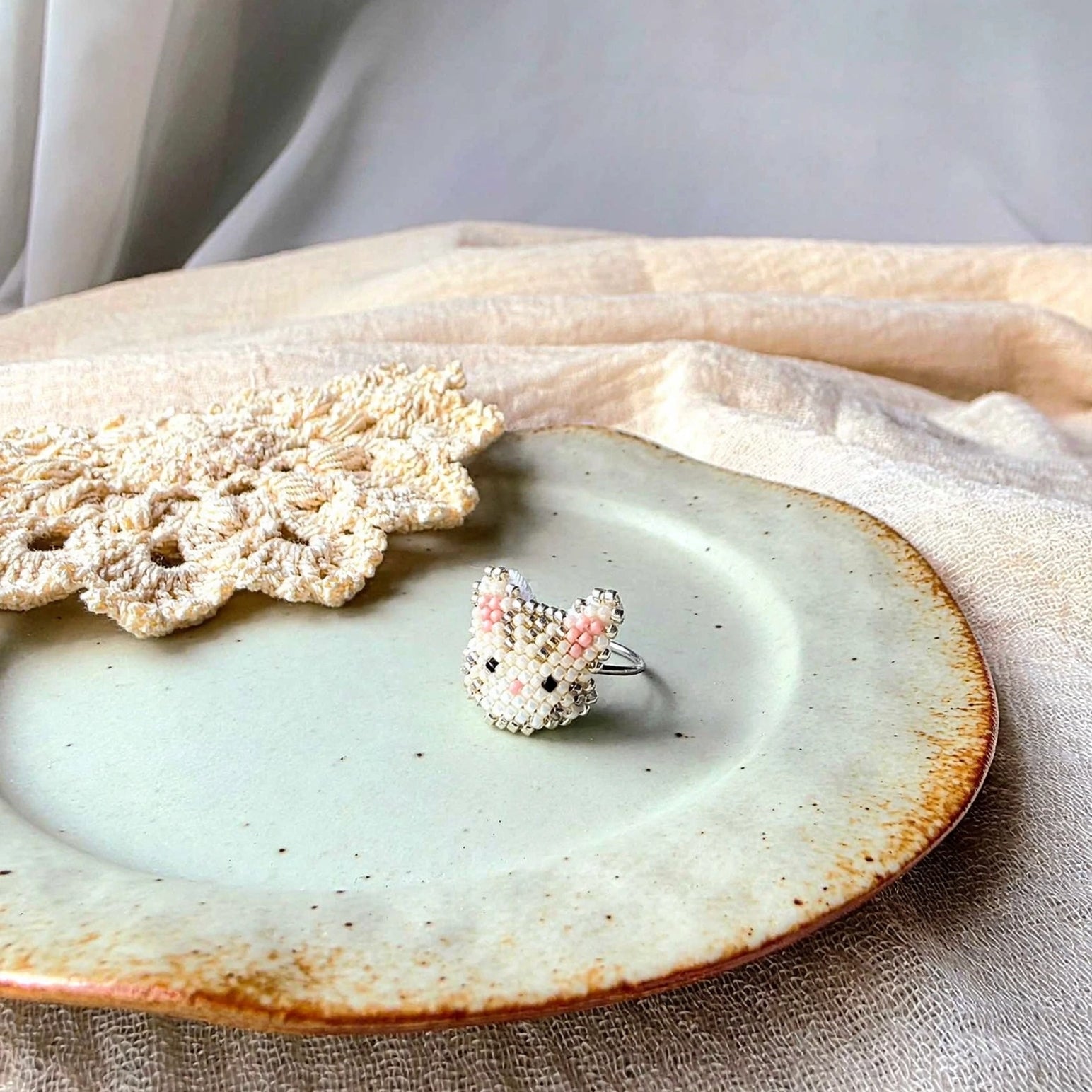 Cream tabby cat ring in stainless steel