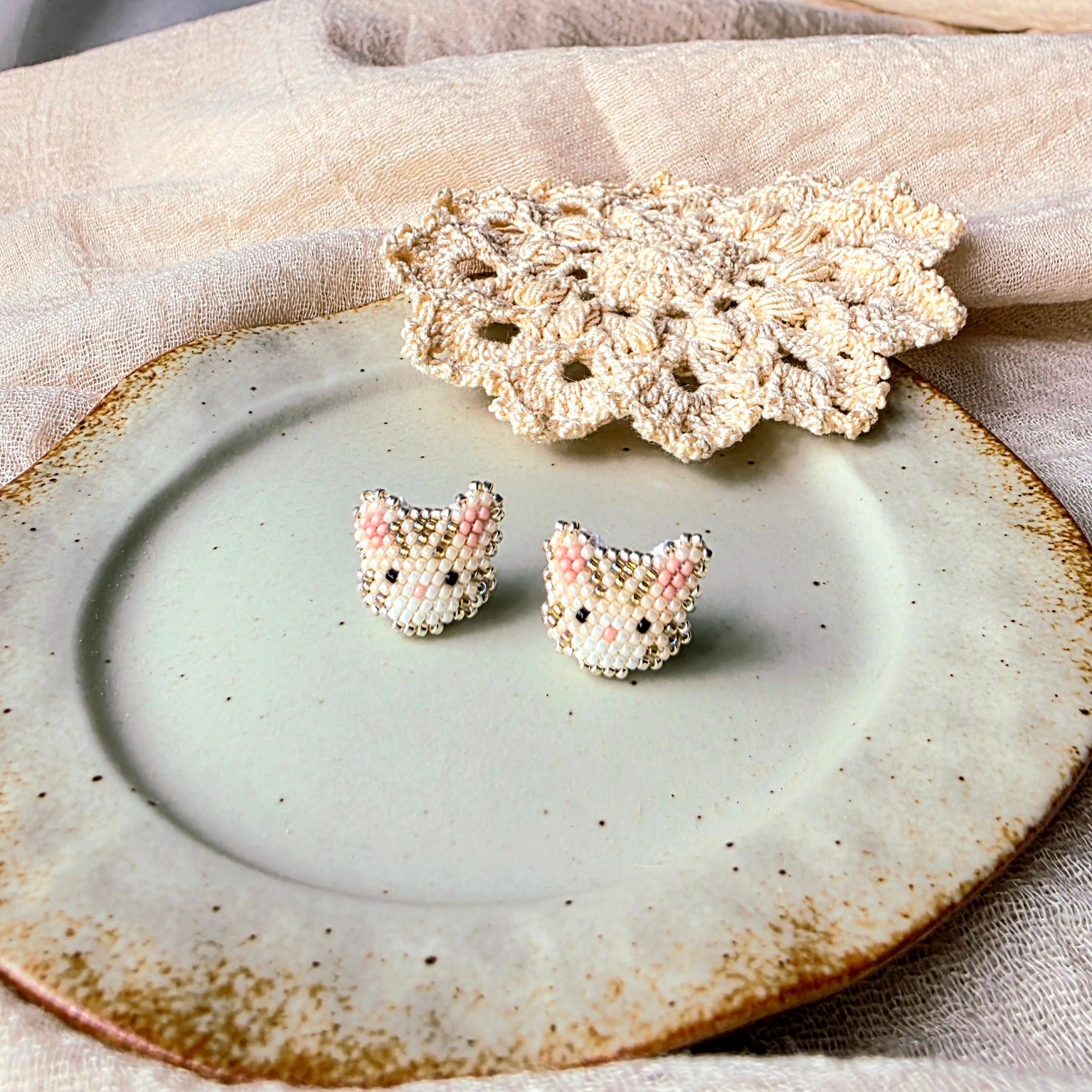 Cream tabby cat stud earrings front