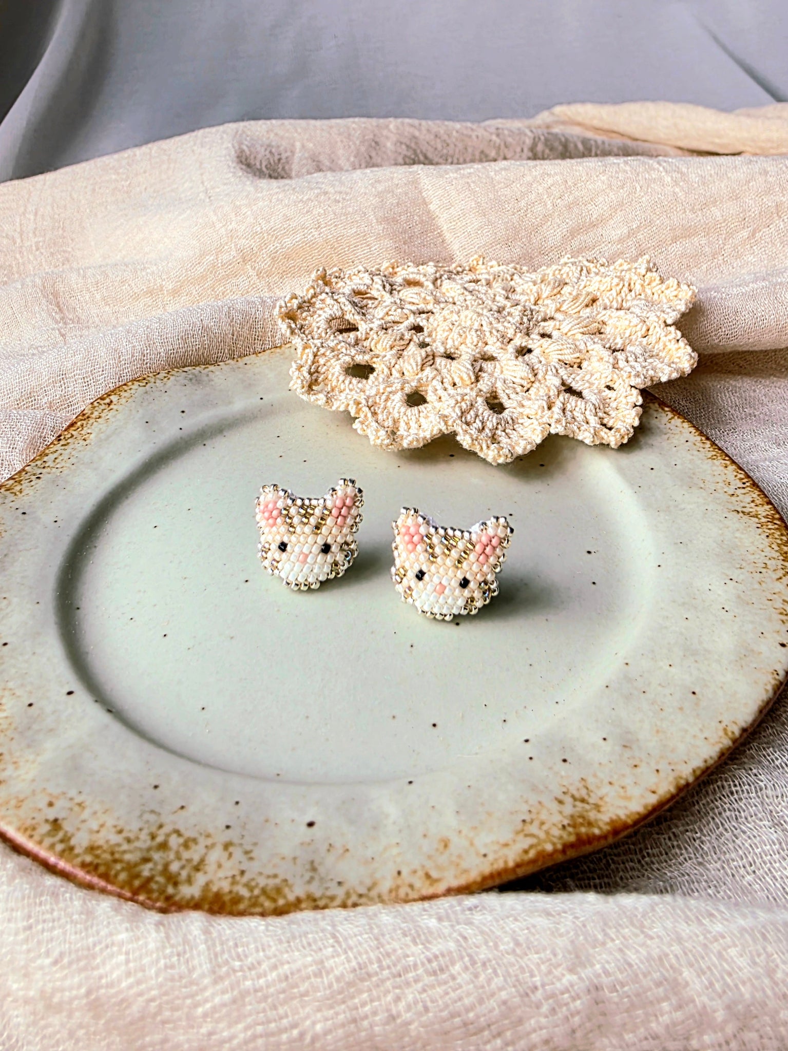 Cream tabby cat stud earrings front