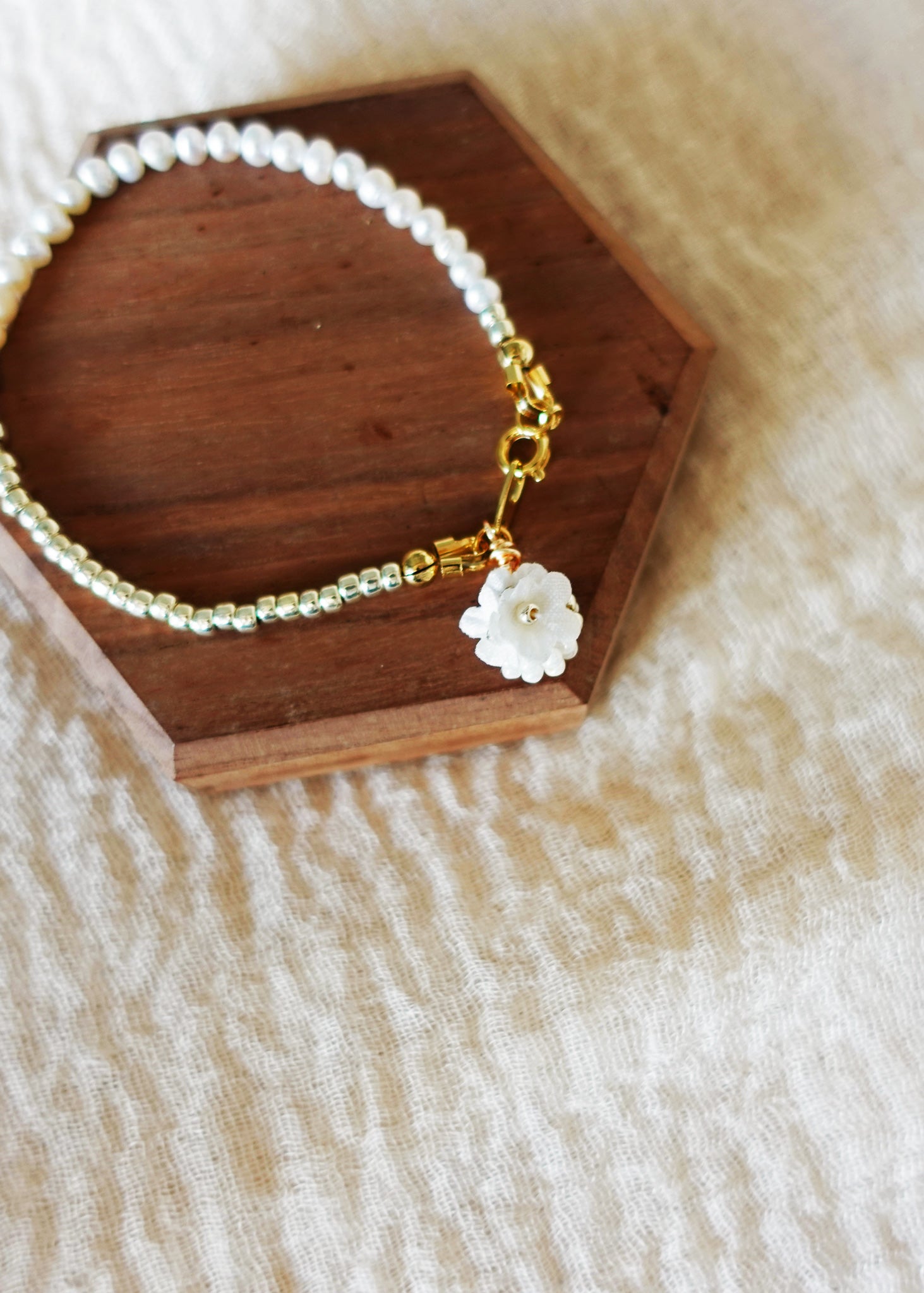Cyme Petite Bracelet in White Flower