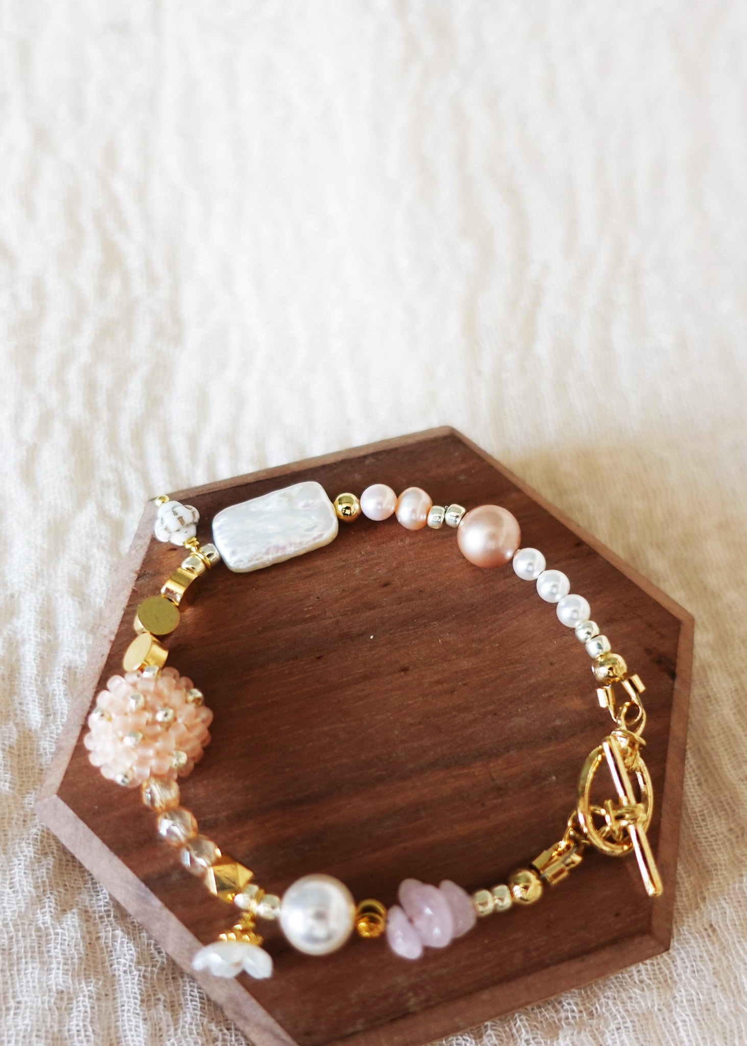 Dawn Serenade Bracelet in Blush Pink Display Pearl