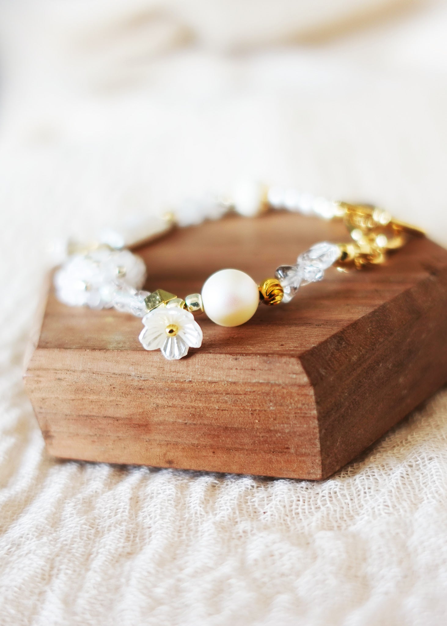 Dawn Serenade Bracelet in Cloud White Flower Close