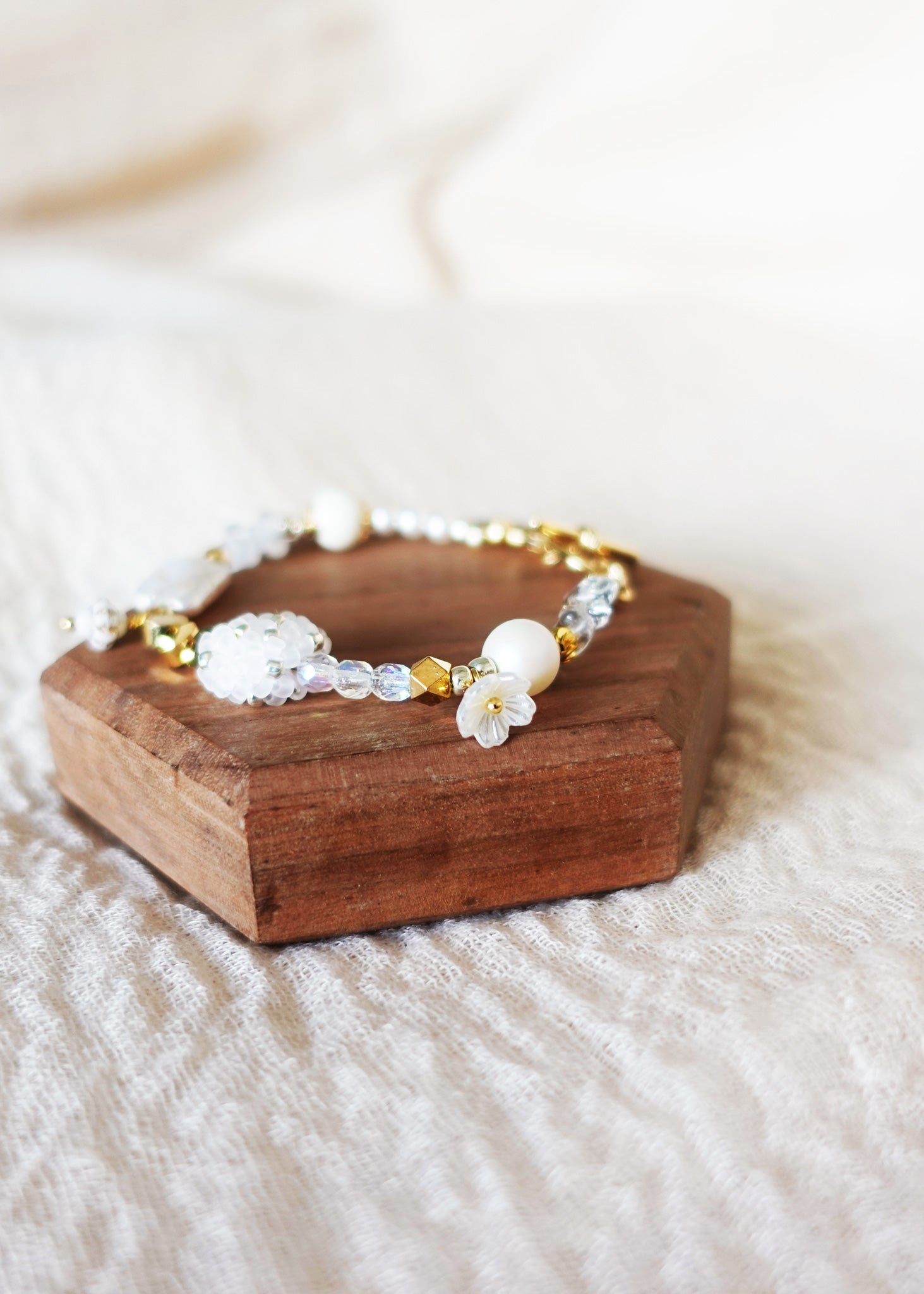 Dawn Serenade Bracelet in Cloud White Flower
