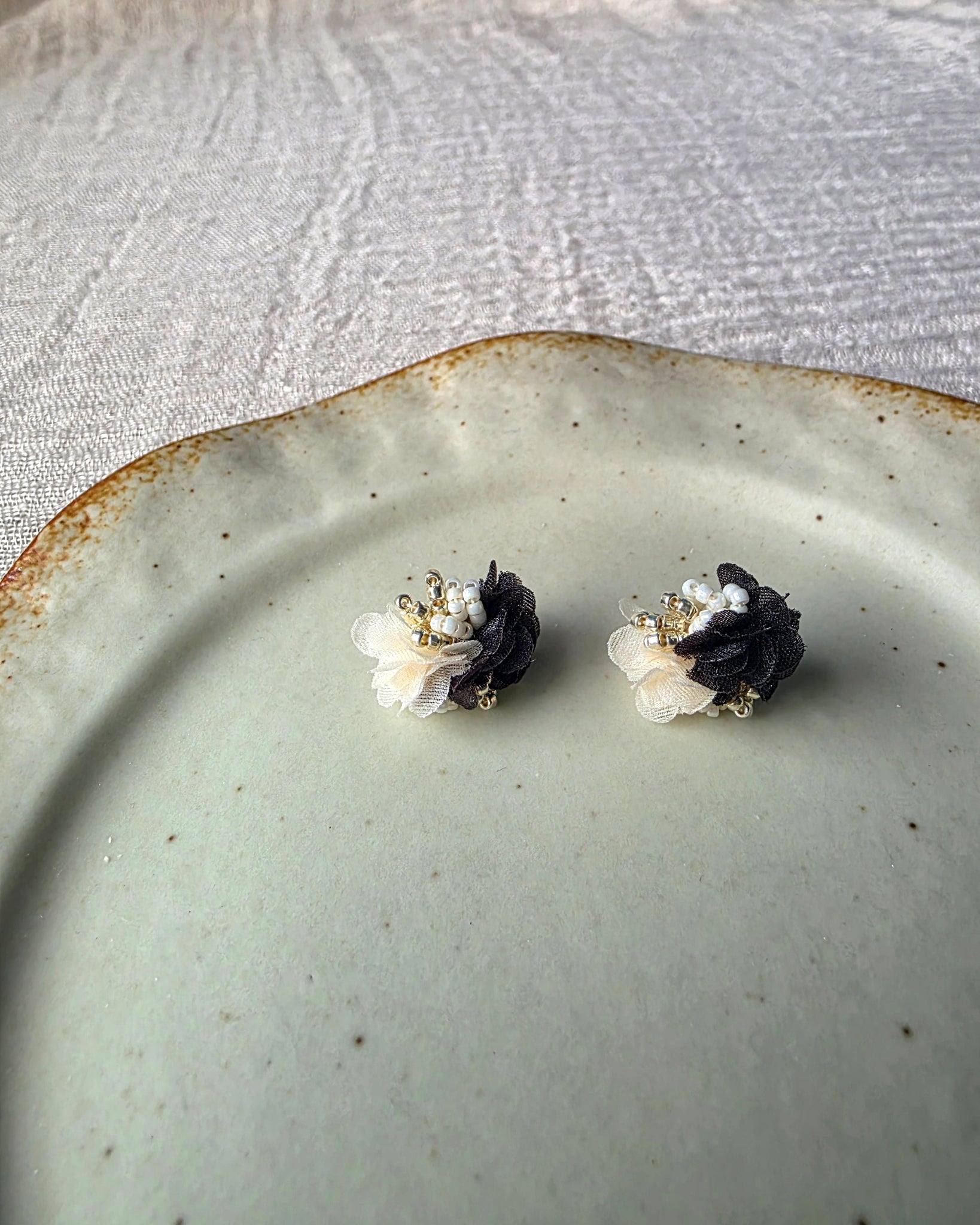 Fleur d'Or Stud Earrings in Black Left