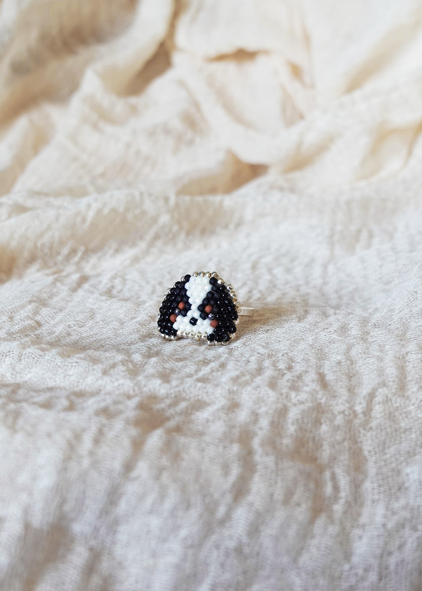 King Charles Spaniel Ring in Tricolor Right