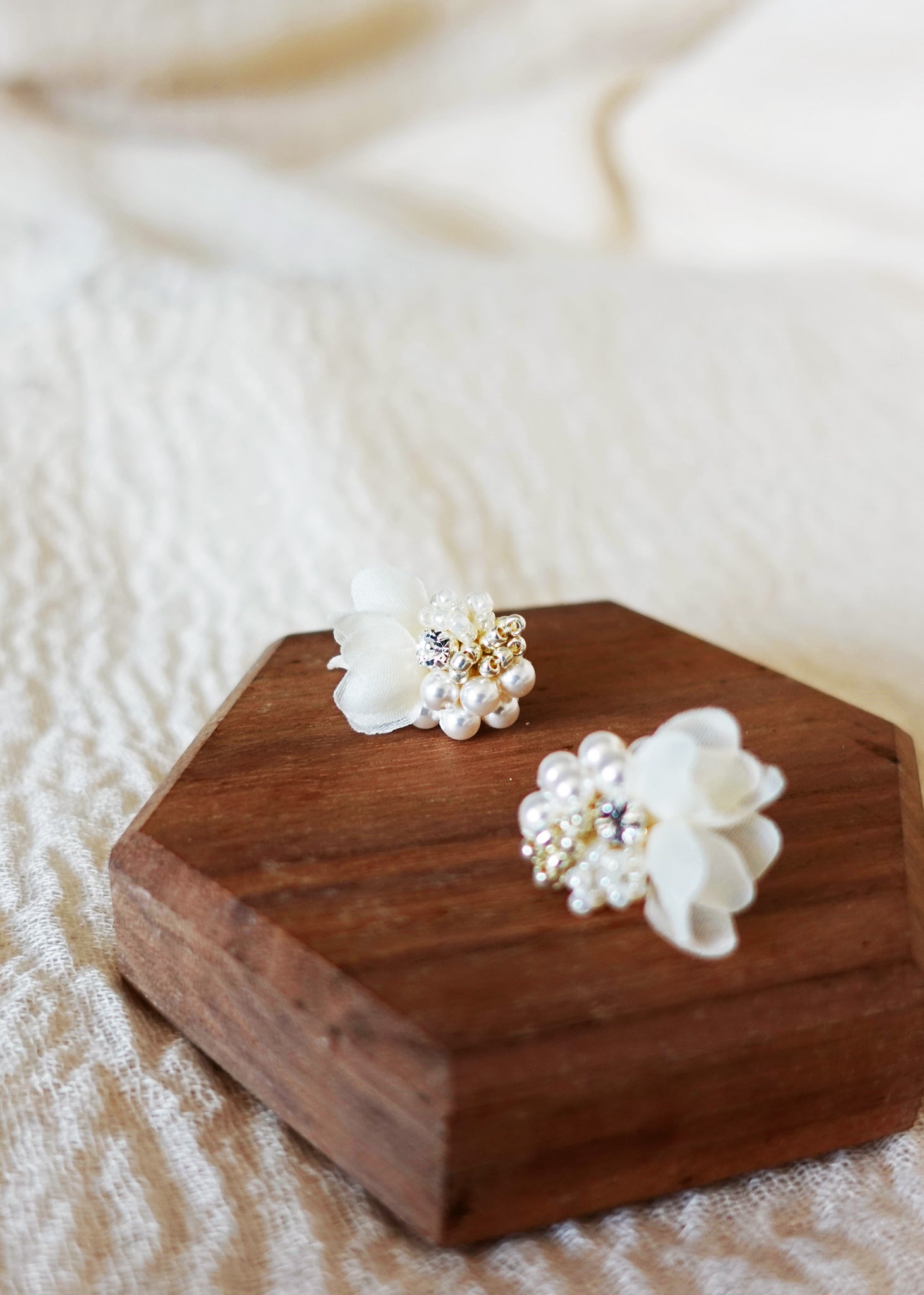 Lumina Fleur I Earrings Left