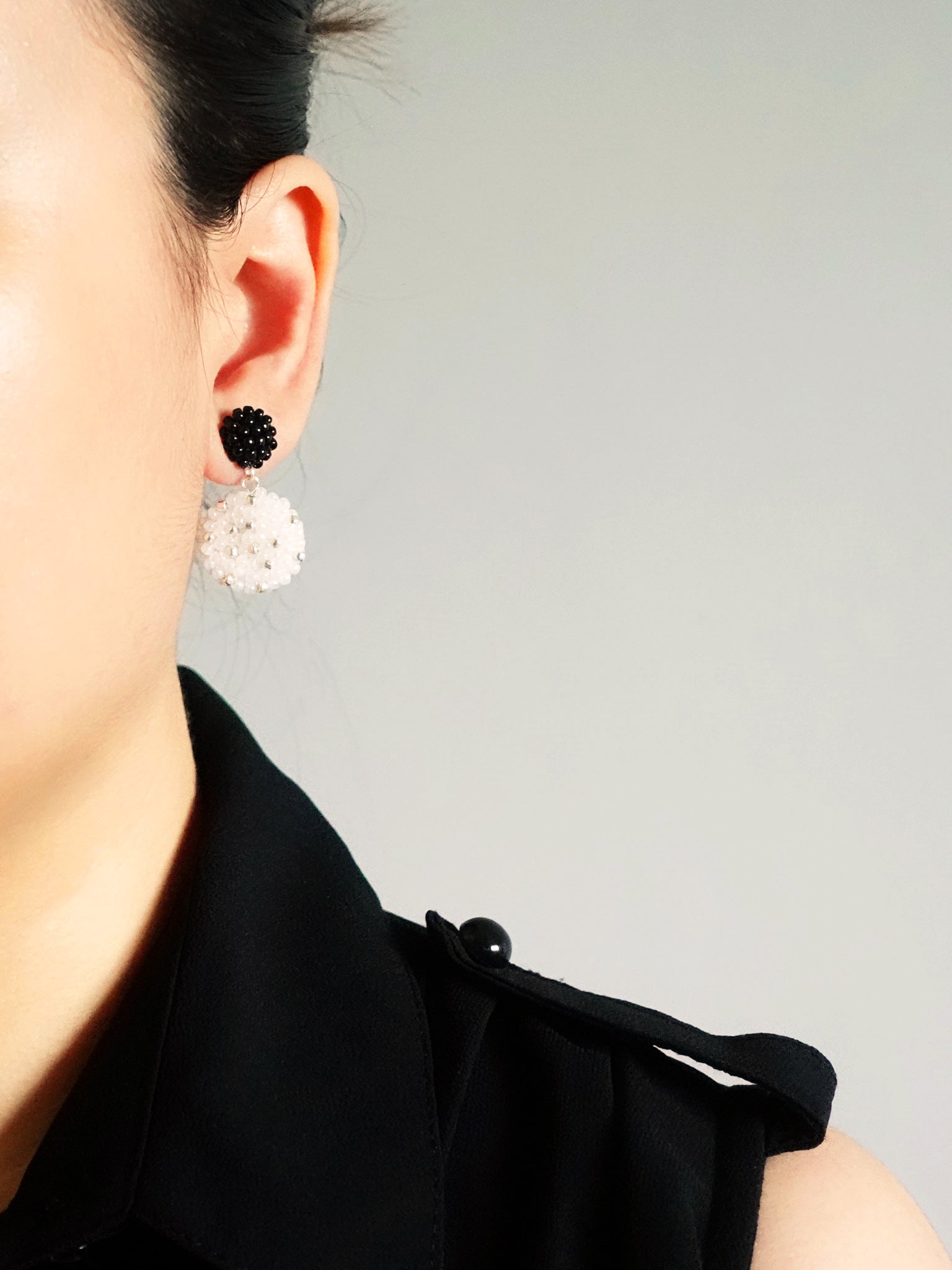 Maevan Earrings in Black Model